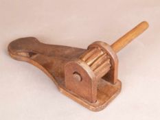 Karfreitags-Ratsche - Holzkorpus, Handkurbel, Lärminstrumentz für den Ersatz der Kirchenglocken,