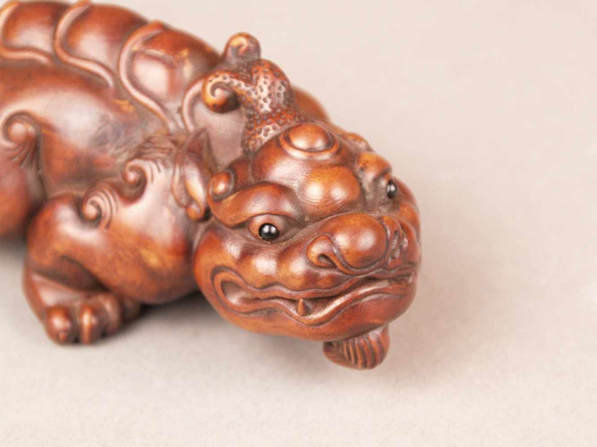 Paar Chimären/Bixie-Figuren - China, sehr feine Holzschnitzereien,Gegenstücke zweier kompakter - Bild 2 aus 6