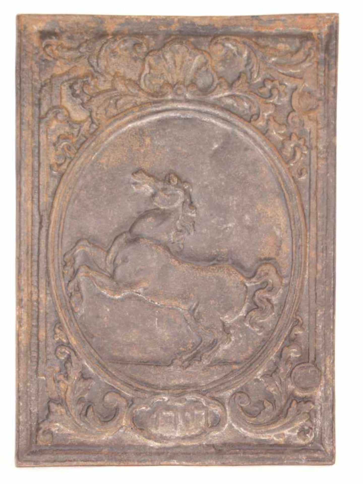 Barocke Kaminplatte - Eisenguss, in der Kartusche datiert "1707", rechteckige schwere Kamin- /