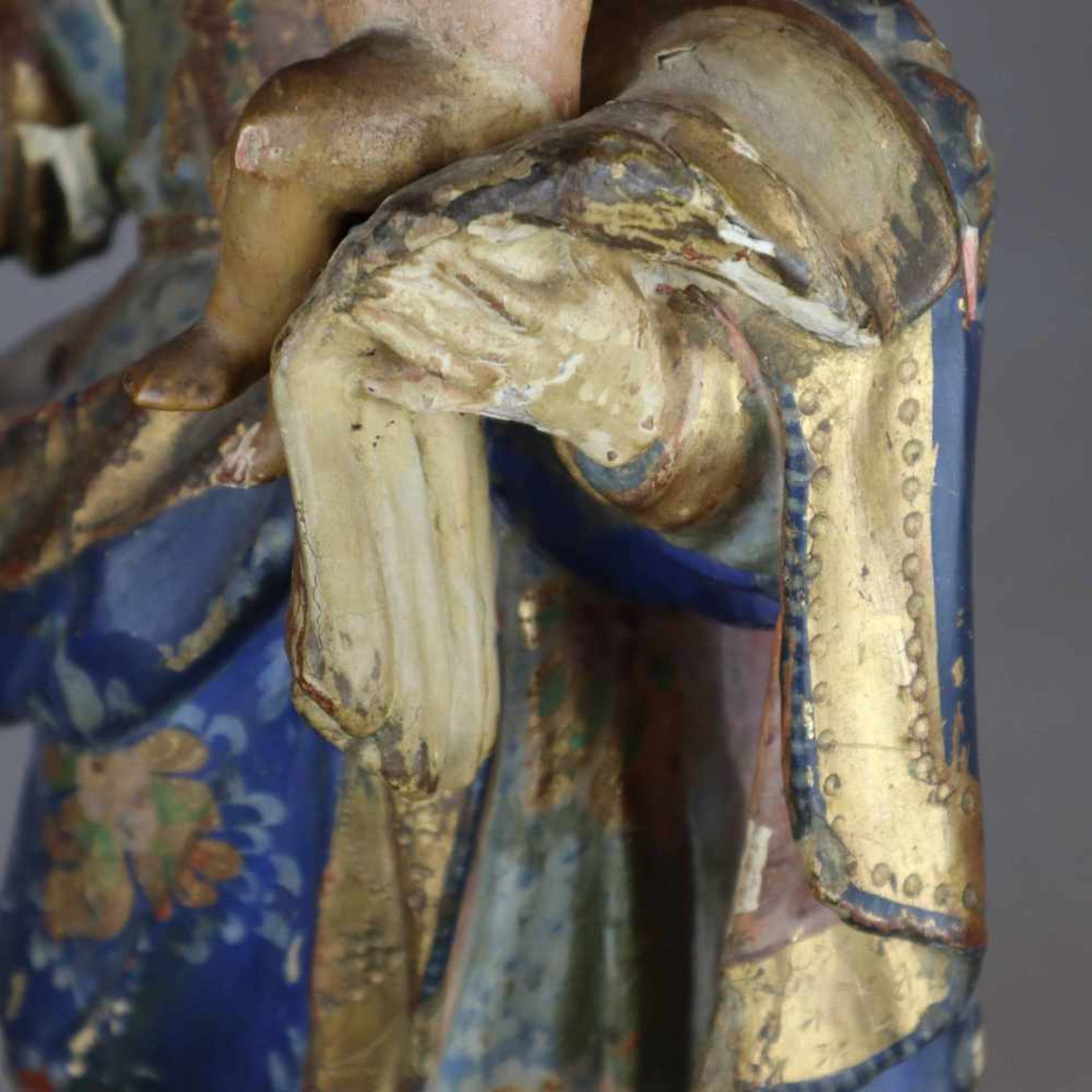 Madonna mit Kind - wohl Spanien 18.Jh., Holz, plastisch geschnitzt, Reste farbiger und goldener - Bild 10 aus 17