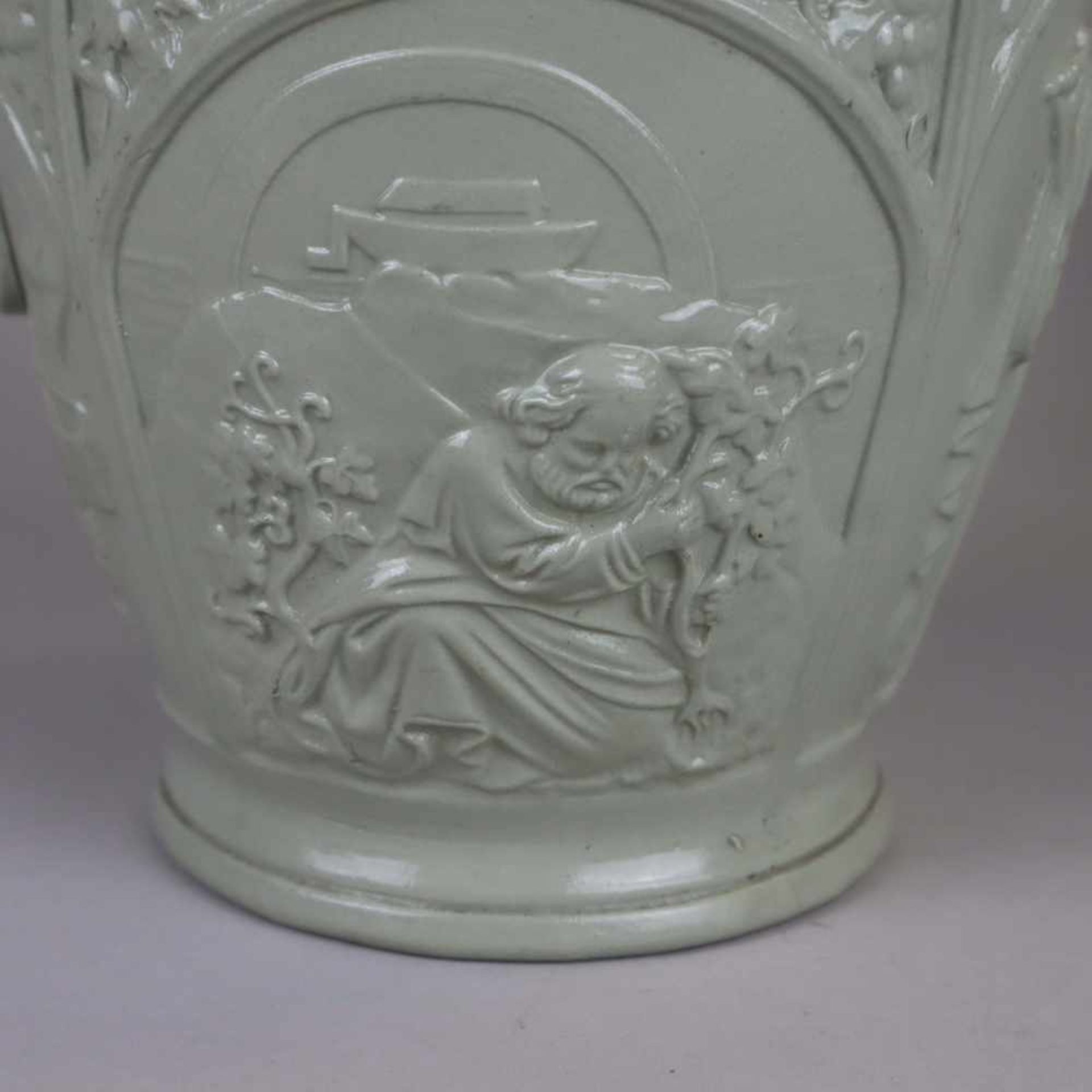 Zwei Weinkannen - Villeroy & Boch, Mettlach, 1874-1909, graues Steinzeug mit Reliefauflagen (u.a. - Bild 6 aus 13