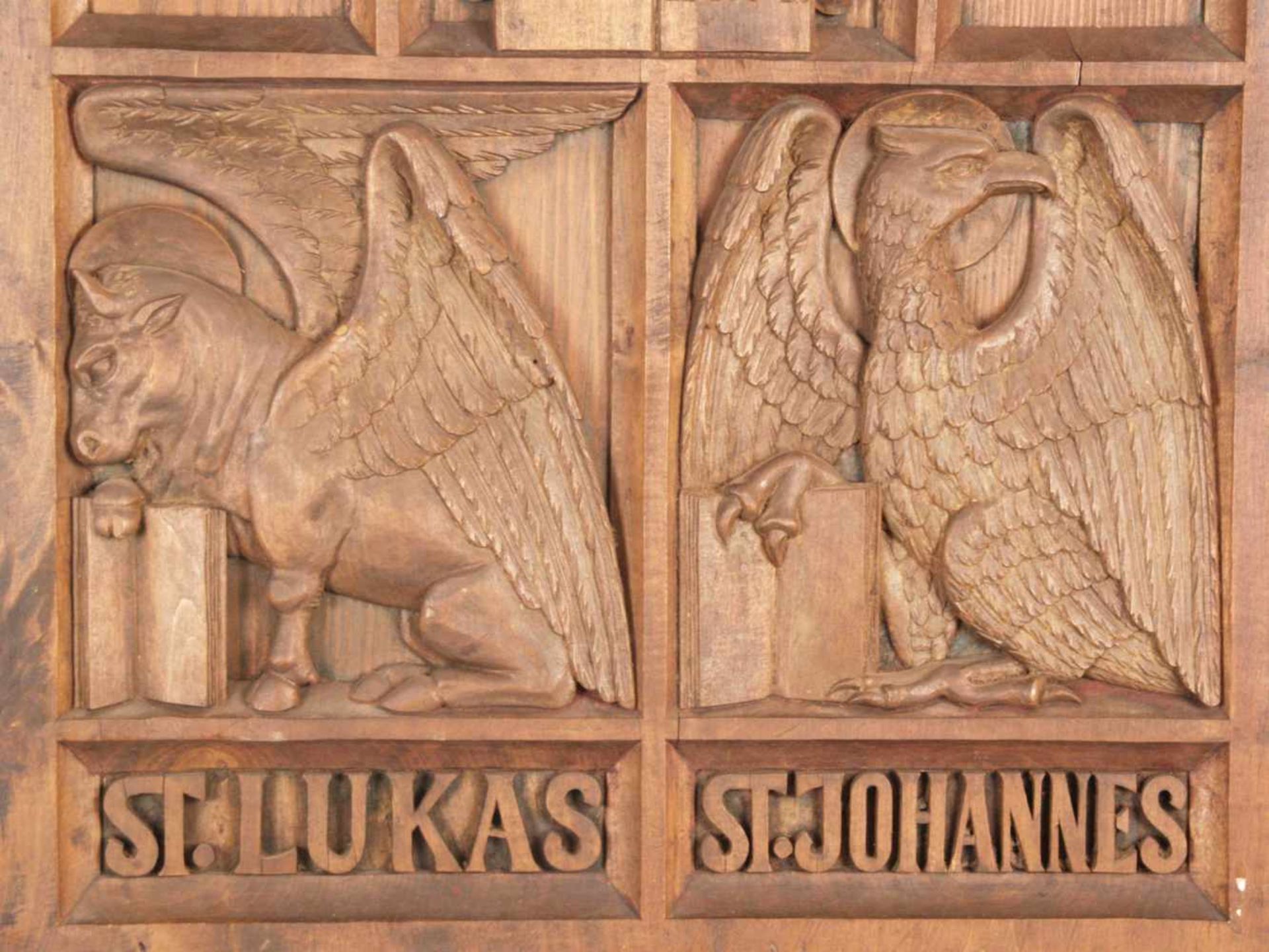 Paar Emporenpaneele mit Evangelistensymbolen - Holz gebeizt, geschnitzt, zwei rechteckige - Bild 11 aus 14