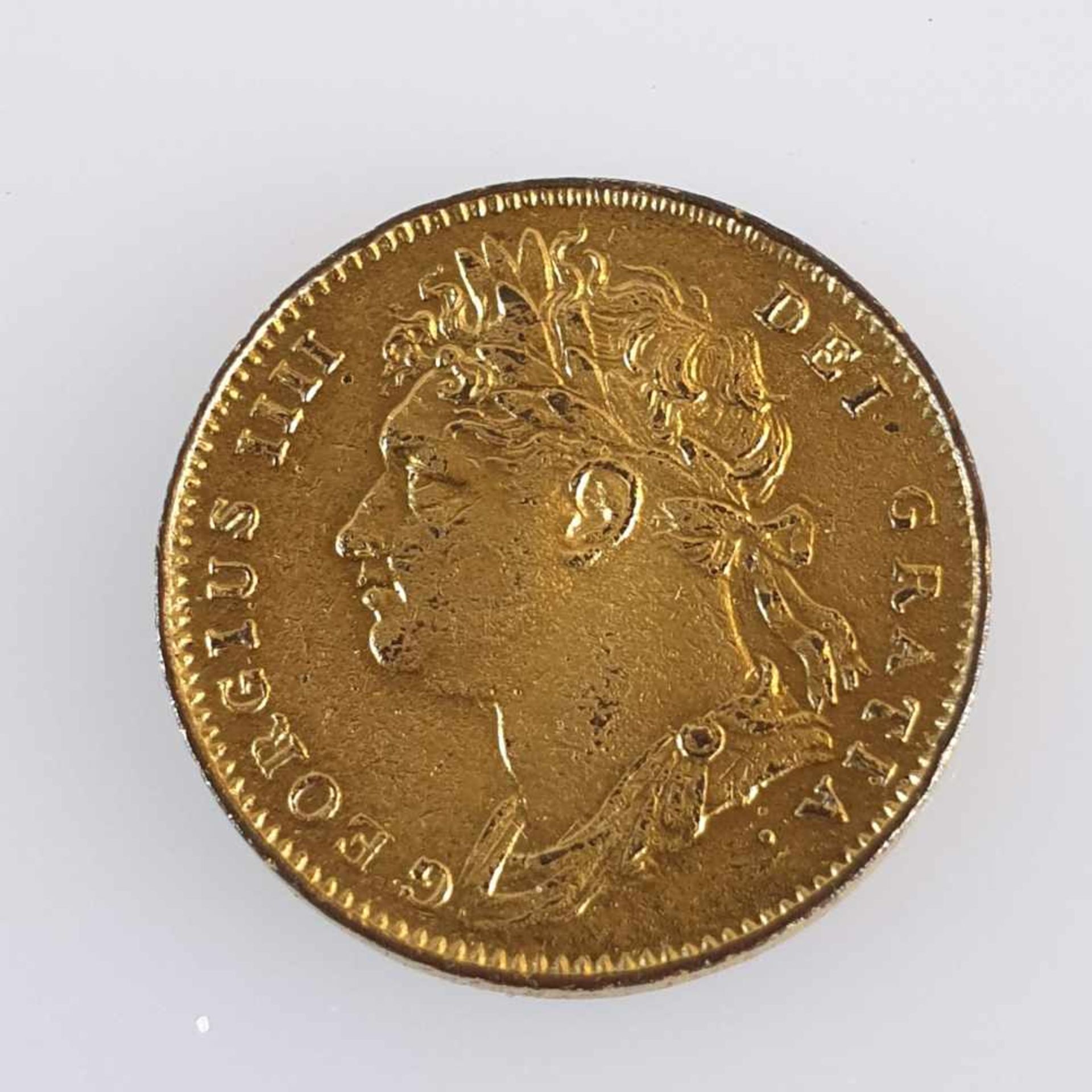 Britische Farthing-Münze -19.Jh.- dat.1825, Kupfer vergoldet, av. bekränztes Portrait von George - Bild 3 aus 4