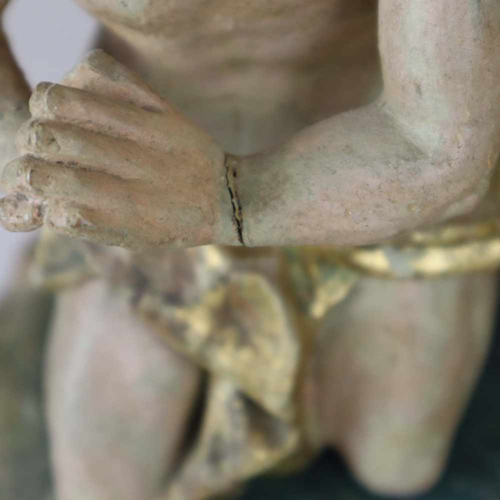 Figurengruppe "Taufe Jesu" - wohl süddeutsch 18.Jh., Holz, vollrund geschnitzt, farbig und gold - Bild 9 aus 17