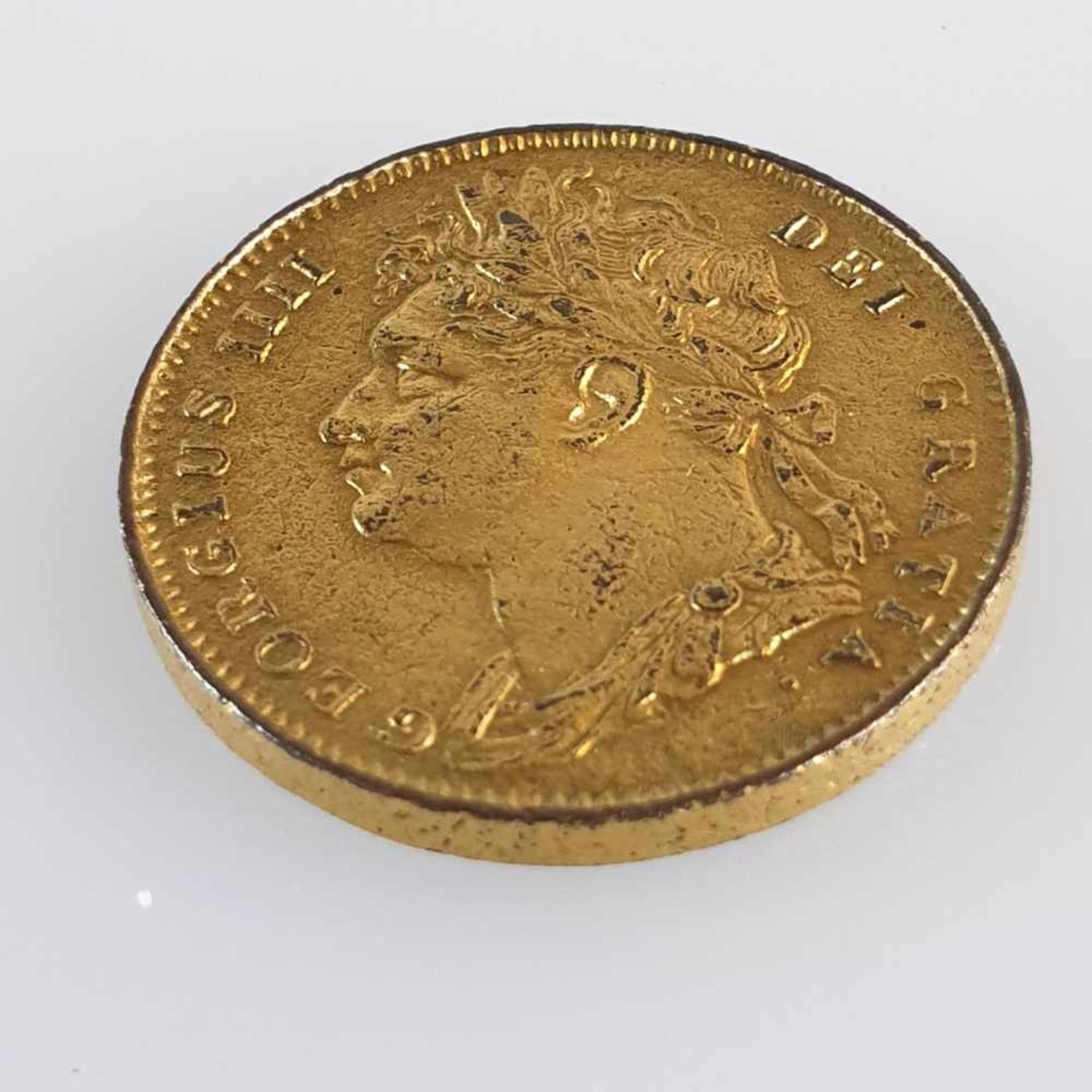 Britische Farthing-Münze -19.Jh.- dat.1825, Kupfer vergoldet, av. bekränztes Portrait von George - Bild 4 aus 4