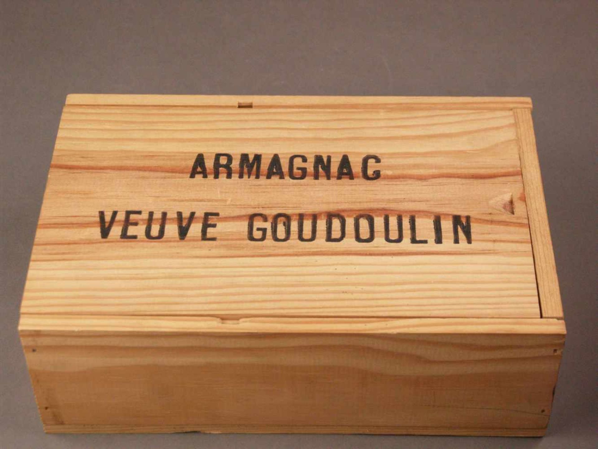 Armagnac - Veuve Goudoulin Vieil Armagnac, 1961, französisch, ca. 70 cl, 40 % Vol., unverkostet, - Bild 8 aus 8