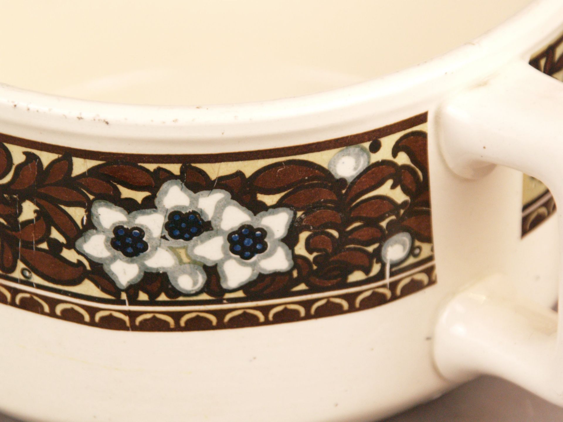 Nachtgeschirr - Villeroy & Boch, Keramik, heller Scherben, cremeweiß glasiert, umlaufend polychrom - Bild 4 aus 6