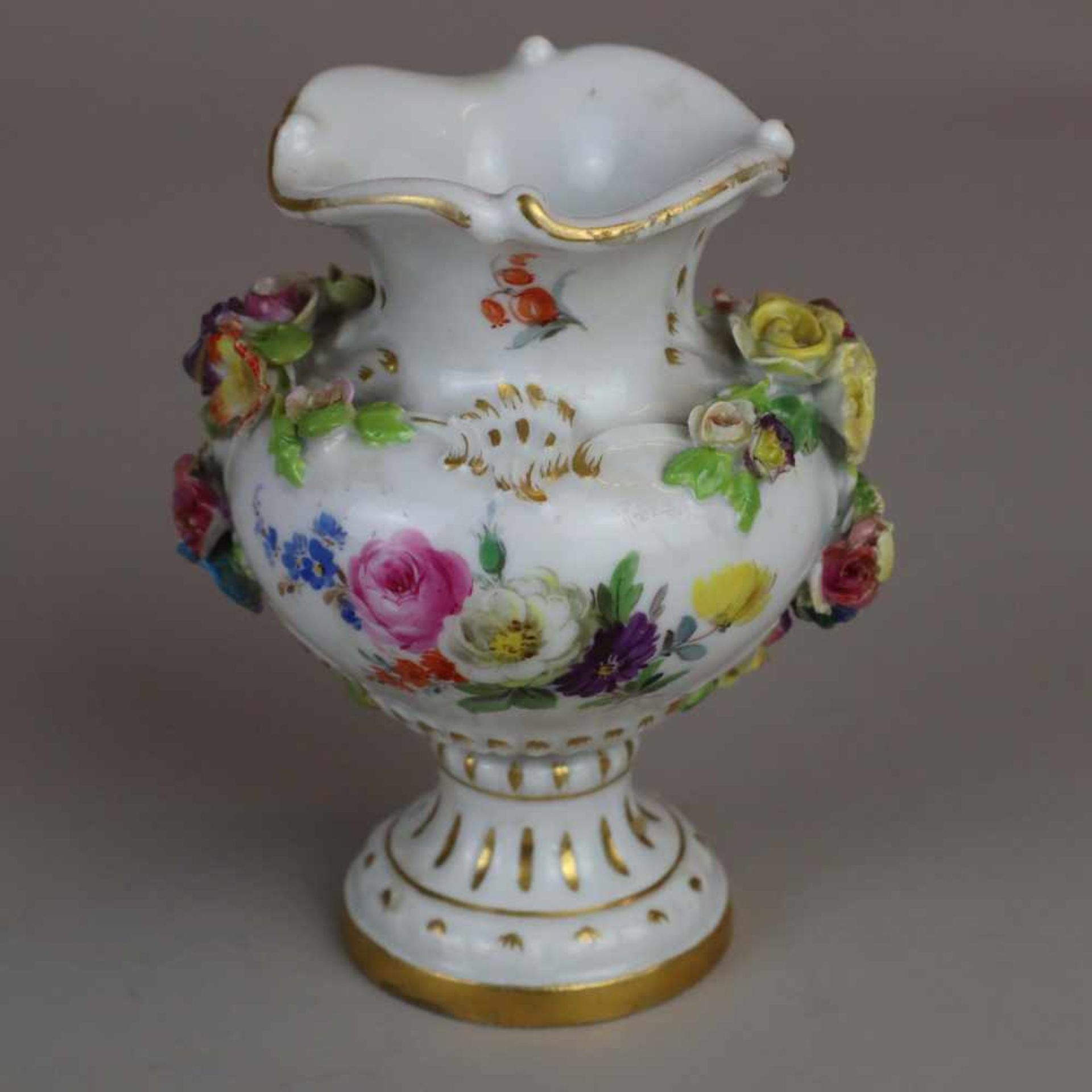 Miniaturvase - Meissen, unterglasurblaue Schwertermarke, Knaufzeit, Balusterkorpus mit gewelltem