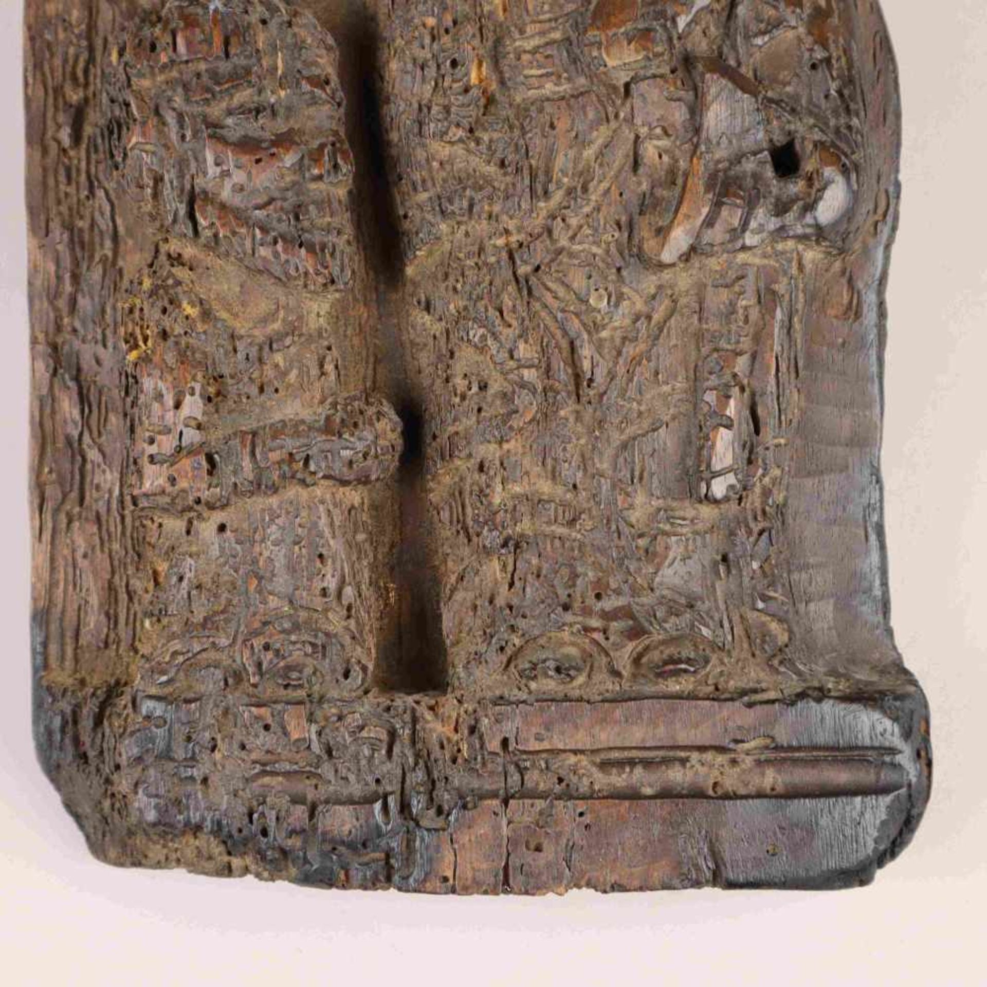 Alte Holzschnitzerei "Taufe Jesu" - hochrechteckige Holzplatte mit Relief, darauf Johannes der - Bild 5 aus 7