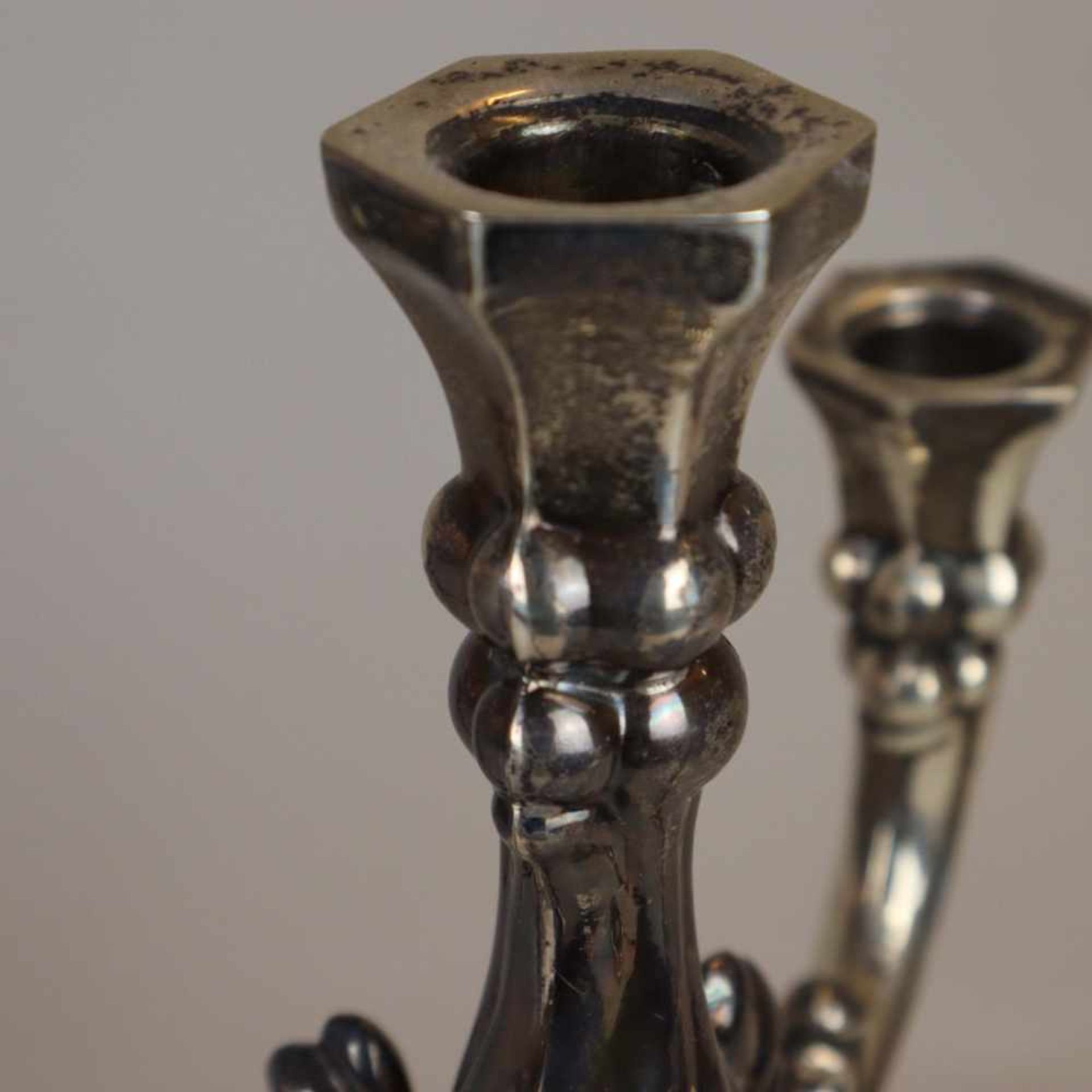 Paar Silber-Girandolen - 925er Sterling Silber, godronierte Barockform, 5-flammig mit 4 - Bild 3 aus 9
