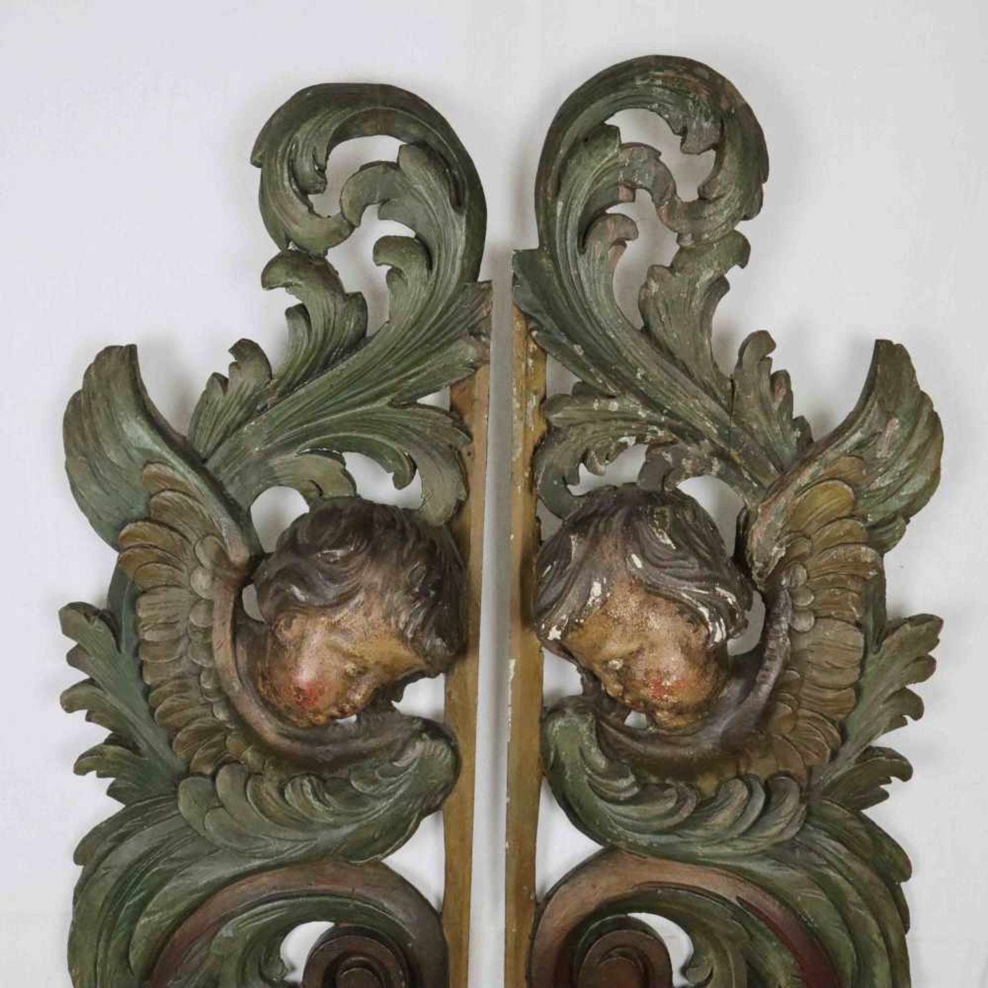 Flügelförmige Orgelzier - wohl 18.Jh, 2-tlg, Holz, geschnitzt, farbig gefast, durchbrochen - Bild 2 aus 9