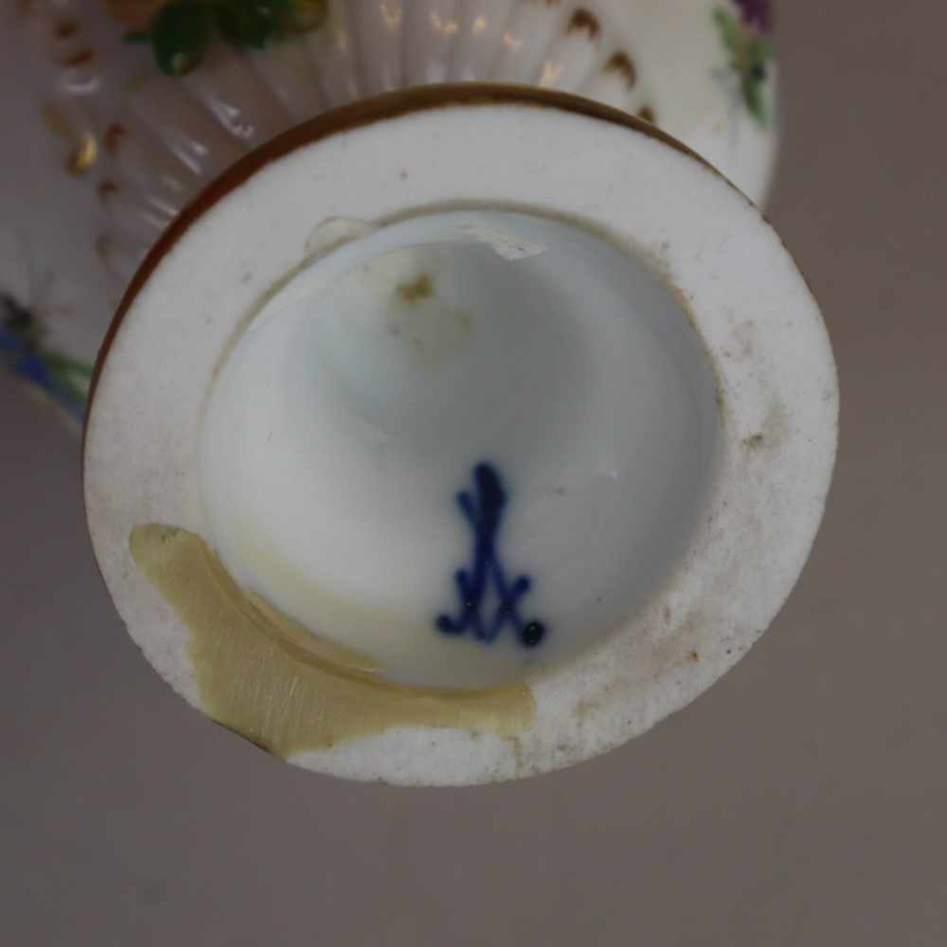 Miniaturvase - Meissen, unterglasurblaue Schwertermarke, Knaufzeit, Balusterkorpus mit gewelltem - Bild 9 aus 9