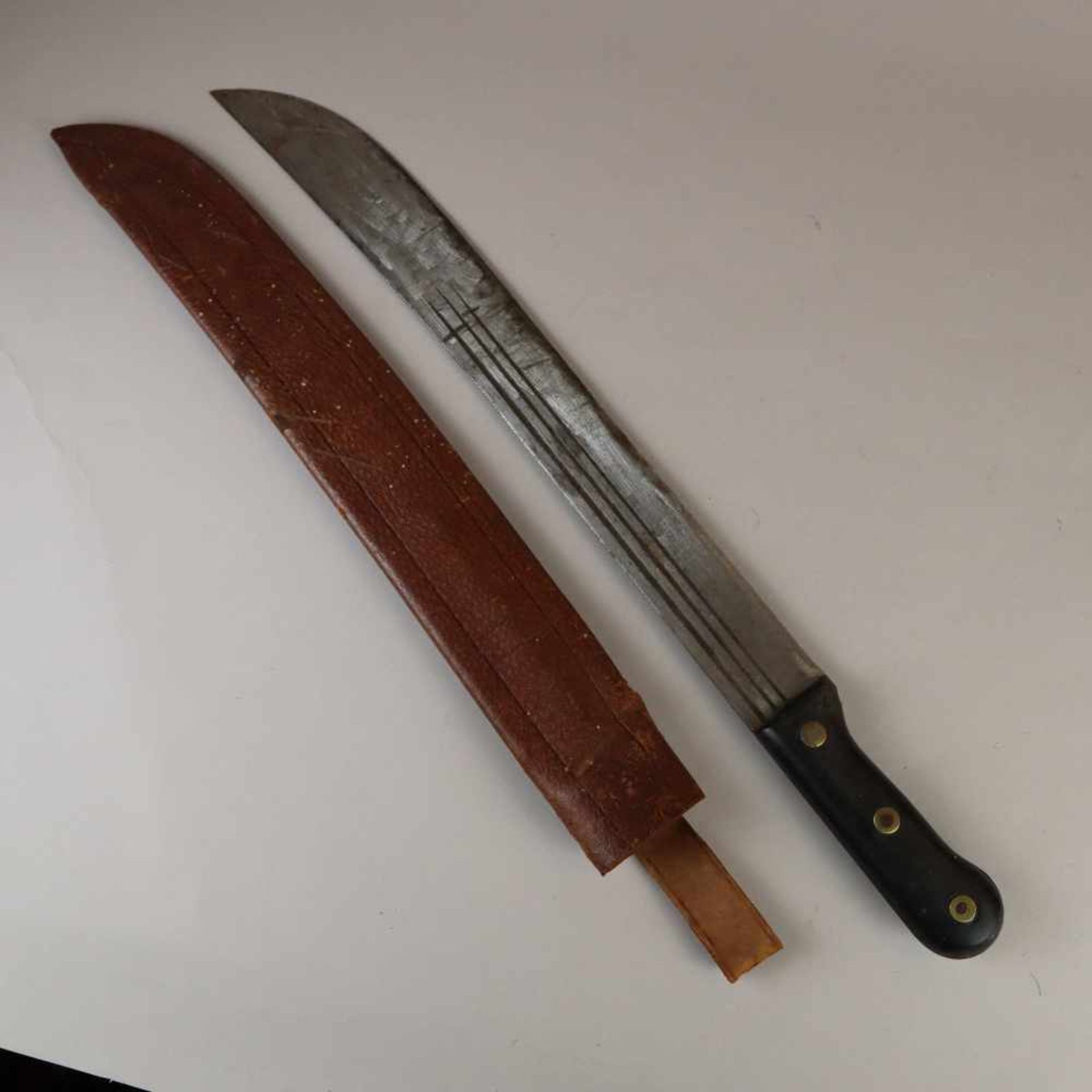 Machete in Lederscheide - England, Hersteller Martindale,blanke Klinge, L. 44 cm, beidseitig jeweils