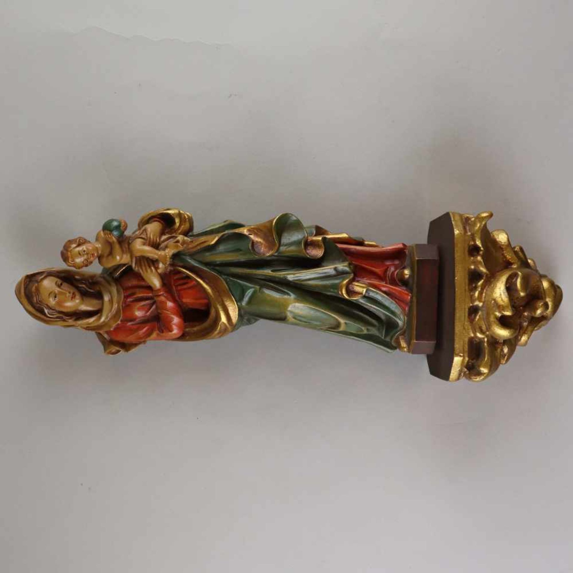 Madonna mit Kind - Südtirol, 20.Jh., Holz, vollrund geschnitzt, polychrom und gold gefasst,