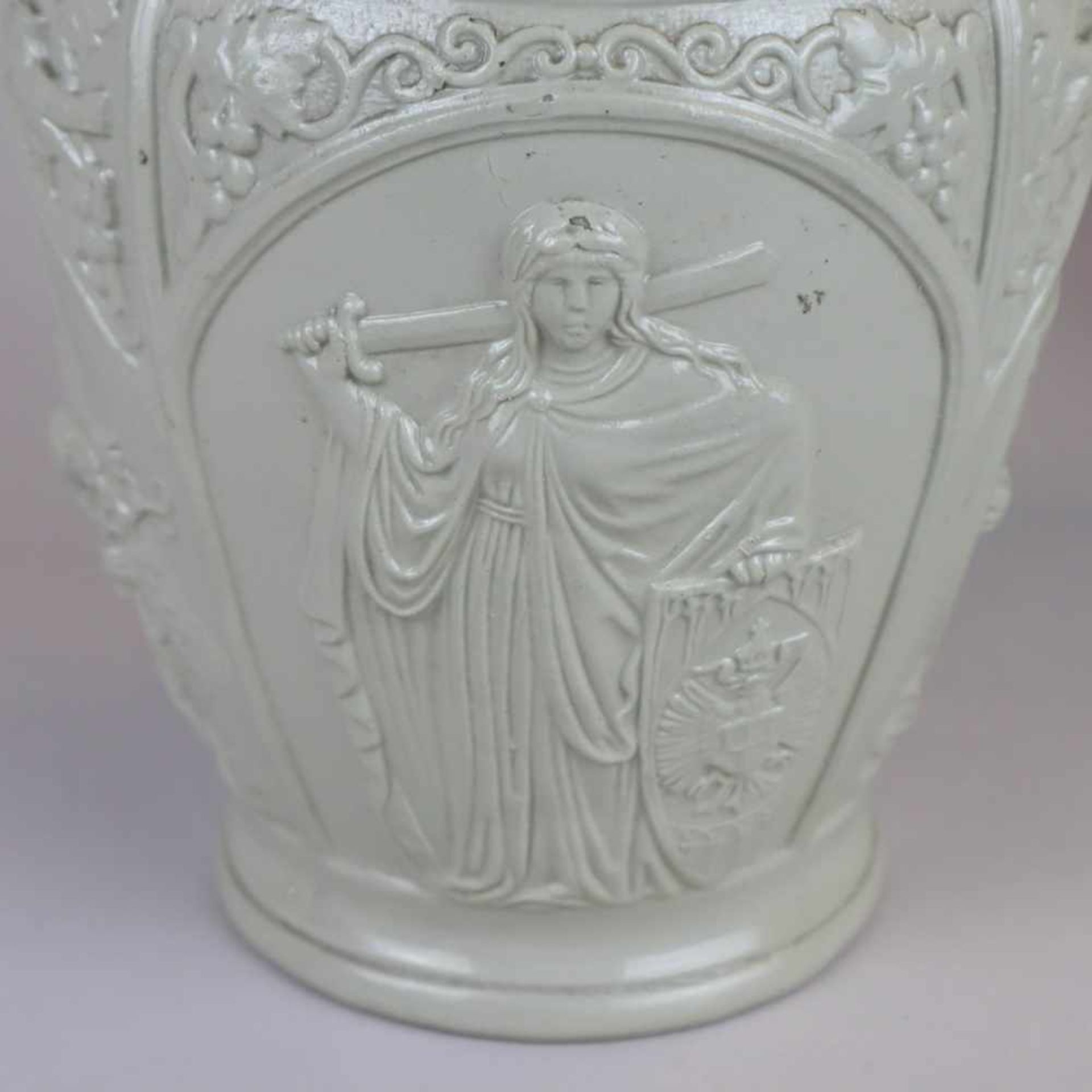 Zwei Weinkannen - Villeroy & Boch, Mettlach, 1874-1909, graues Steinzeug mit Reliefauflagen (u.a. - Bild 5 aus 13