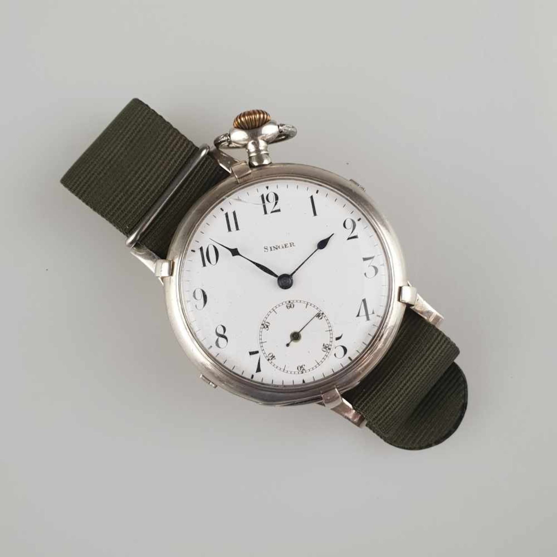 Taschenuhr mit Armband - Longines Werk, Silbergehäuse, weißes Emailzifferblatt mit arabischen Zahlen