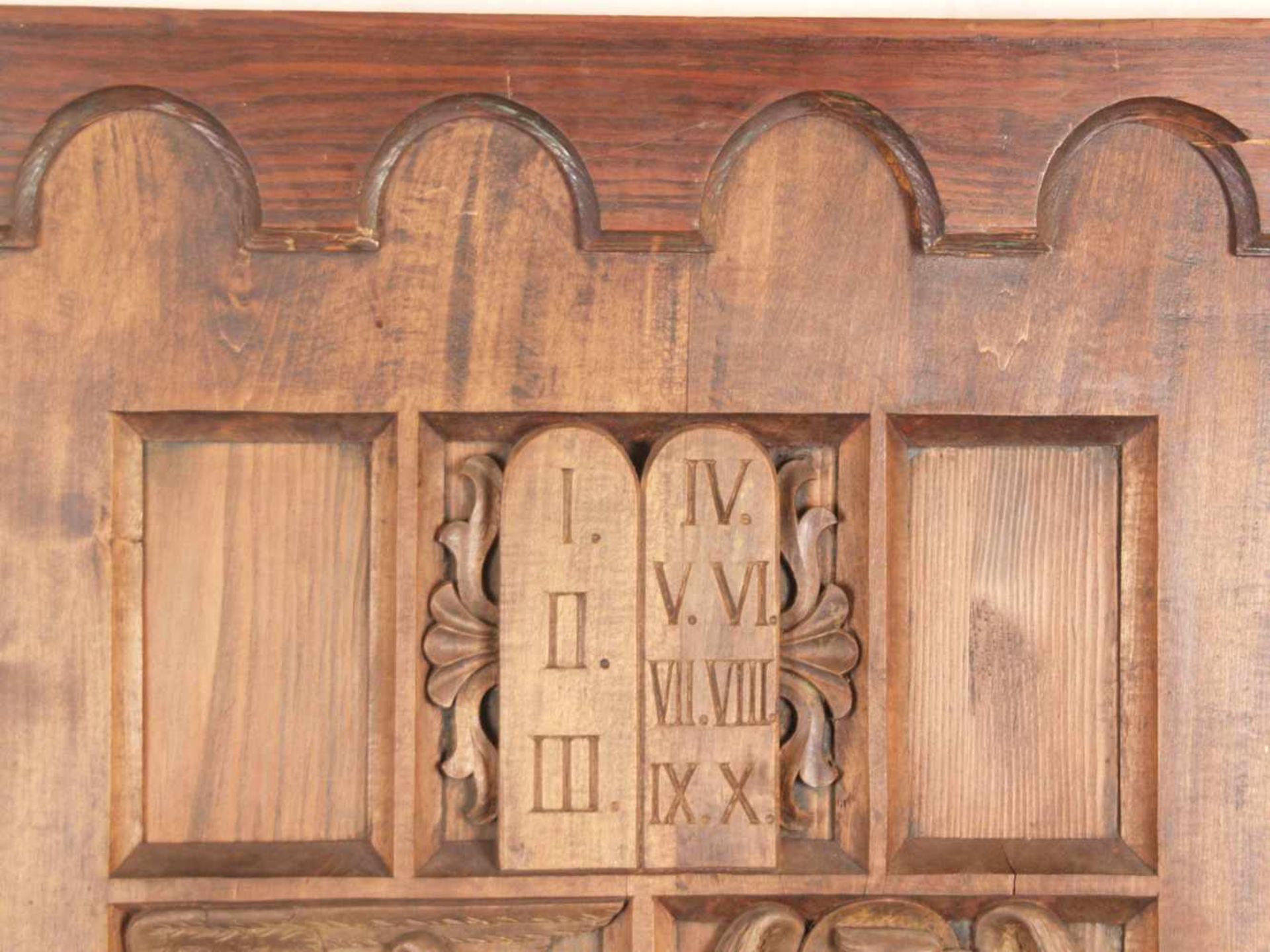 Paar Emporenpaneele mit Evangelistensymbolen - Holz gebeizt, geschnitzt, zwei rechteckige - Bild 8 aus 14