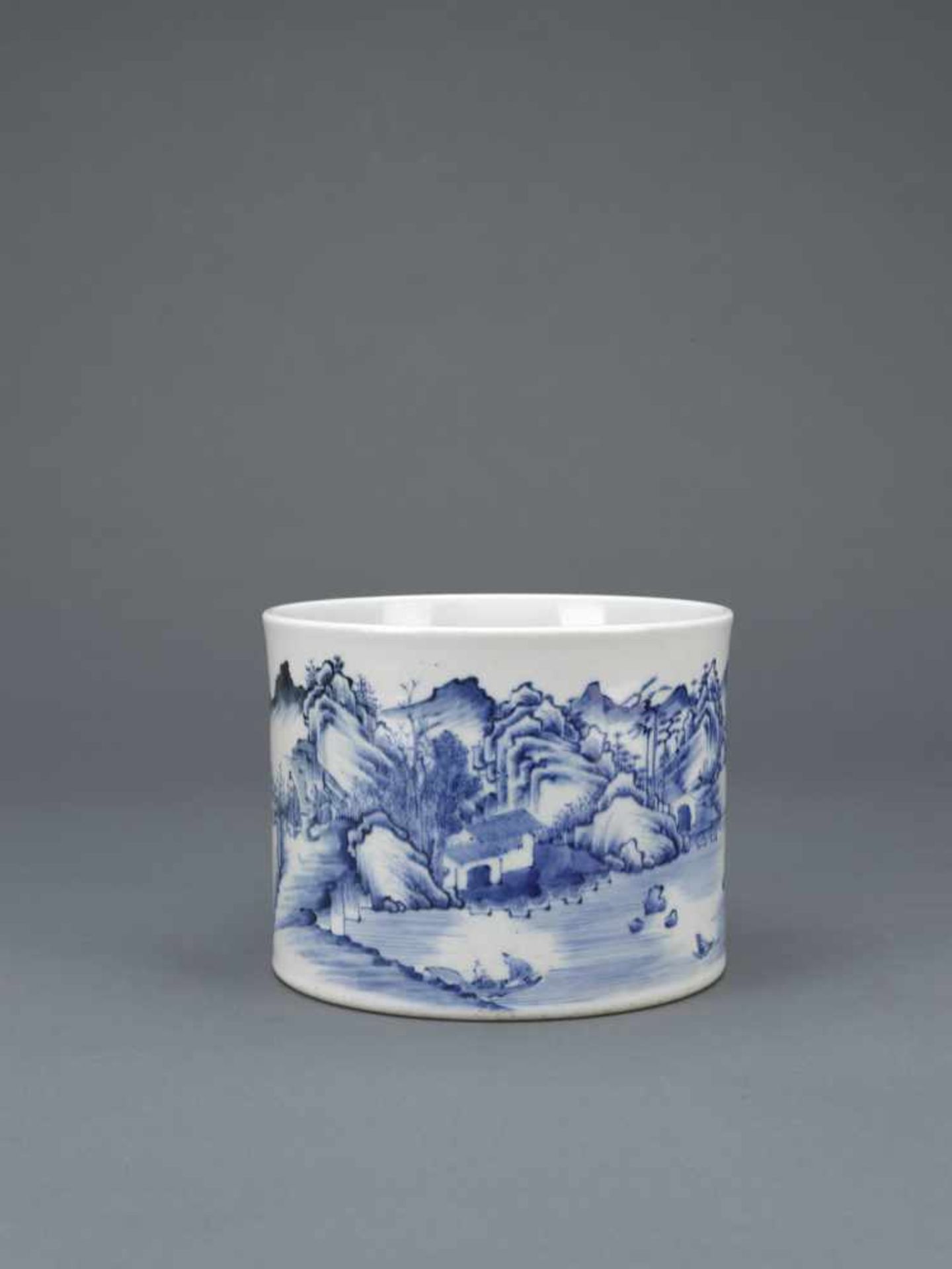A BLUE AND WHITE 'LANDSCAPE' BRUSHPOT,QING DYNASTY.Blau-weißer Pinselhalter – China, Qing-