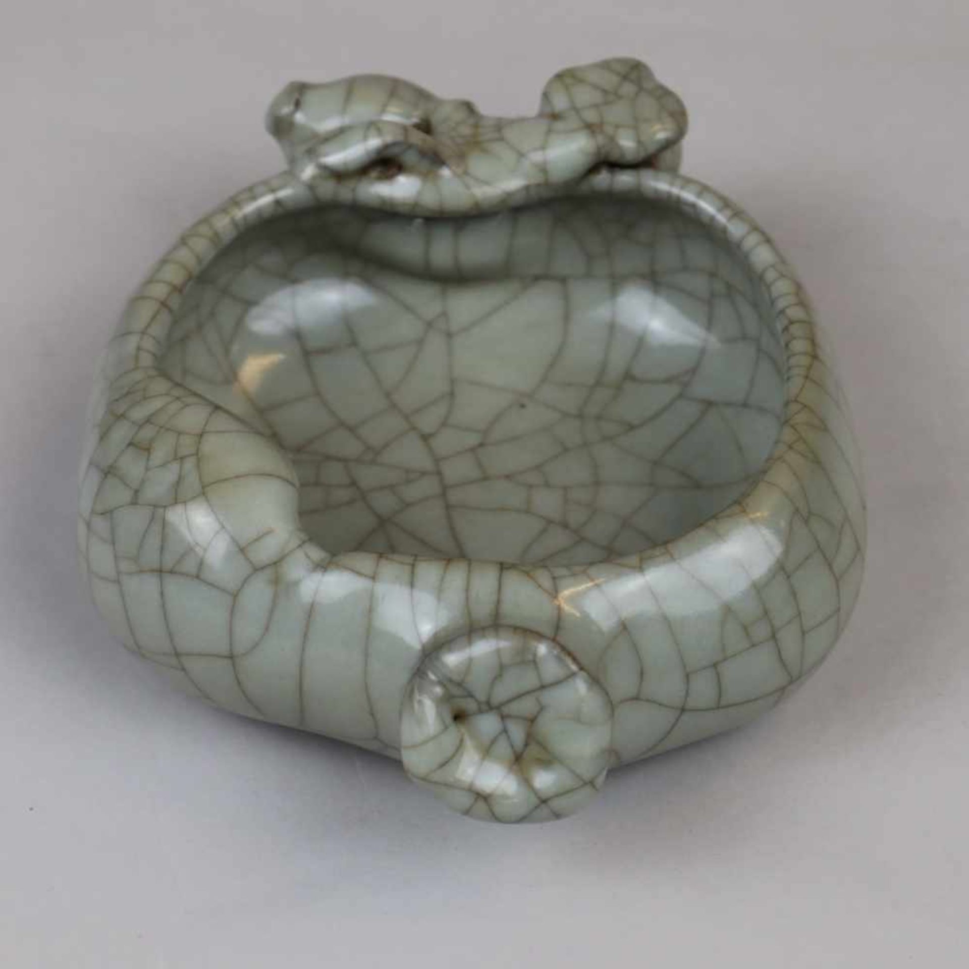 A GUAN-TYPE POMEGRANATE SHAPE WASHER,QING DYNASTY.Pinselwascher im Ge-Stil- China, Qing--Dynastie, - Bild 3 aus 6