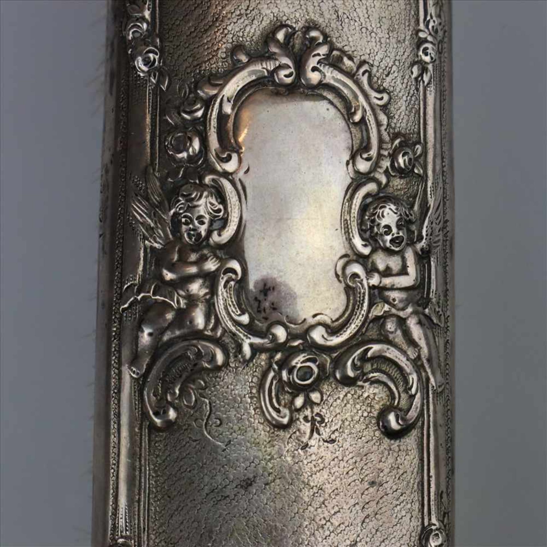 Bürste- Silber gestempelt "800", weitere Punzierungen, Reliefdekor: von zwei Putten flankierte leere - Bild 4 aus 6