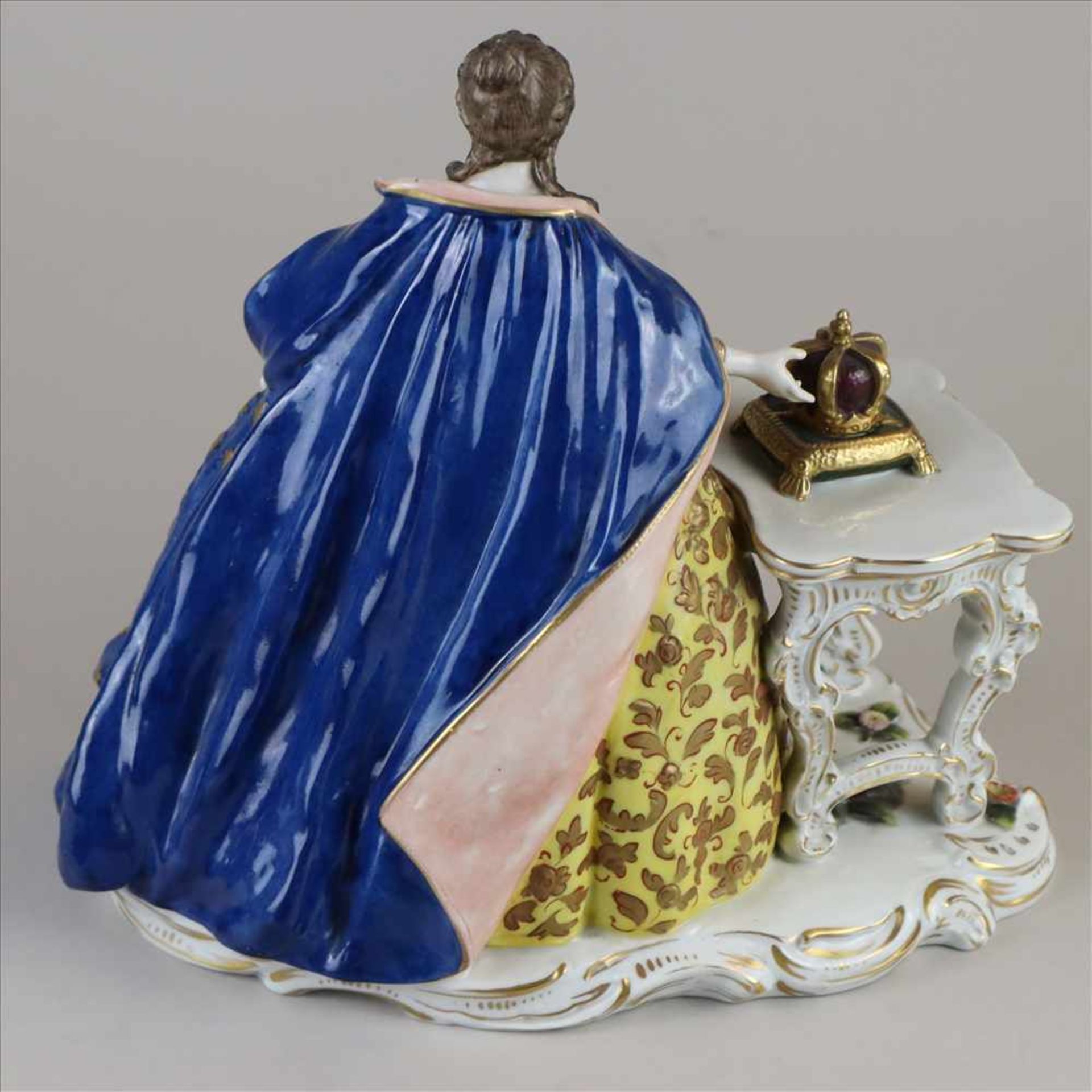 Porzellanskulptur "Königin" - Ludwigsburg, unterglasurblaue Manufakturmarke 1793-95, - Bild 2 aus 14