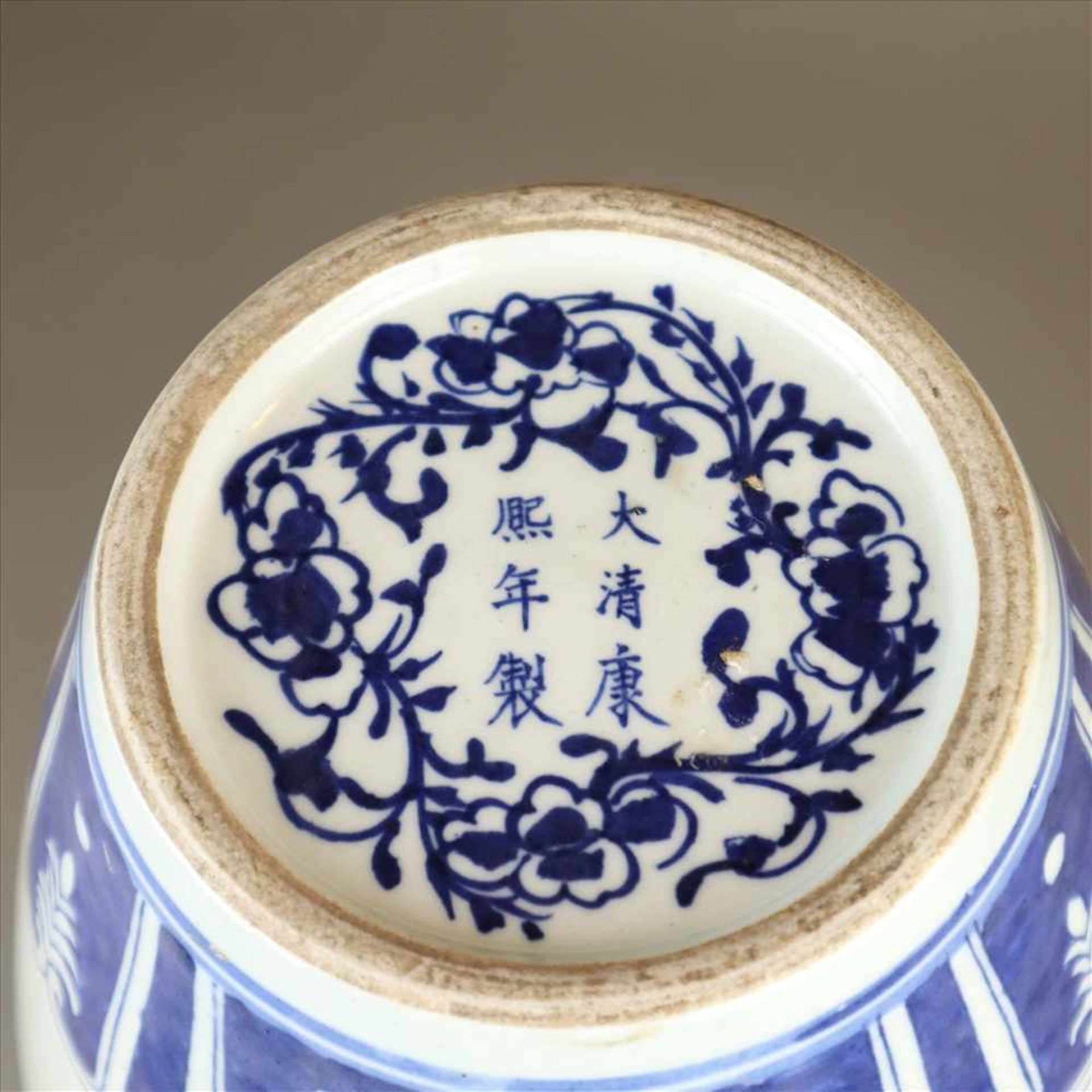 Balustervase - China, Bemalung in Unter-und Aufglasur mit Vogel auf blühendem Strauch sowie - Bild 8 aus 9