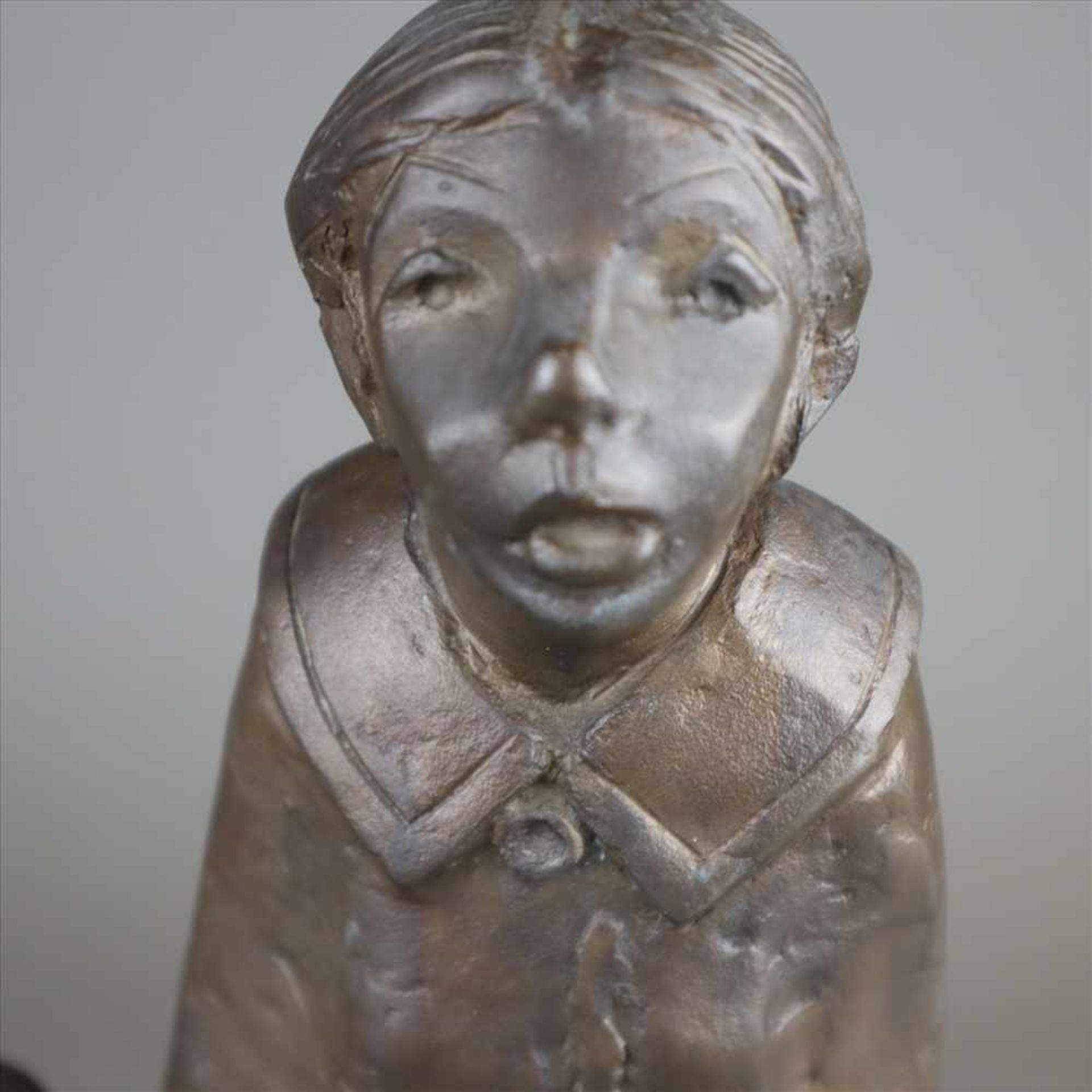 Prasch, Hans (1925-Bad Orb-1999) - Frau mit zwei Kindern, Bronze, braun patiniert, rückseitig - Bild 2 aus 8