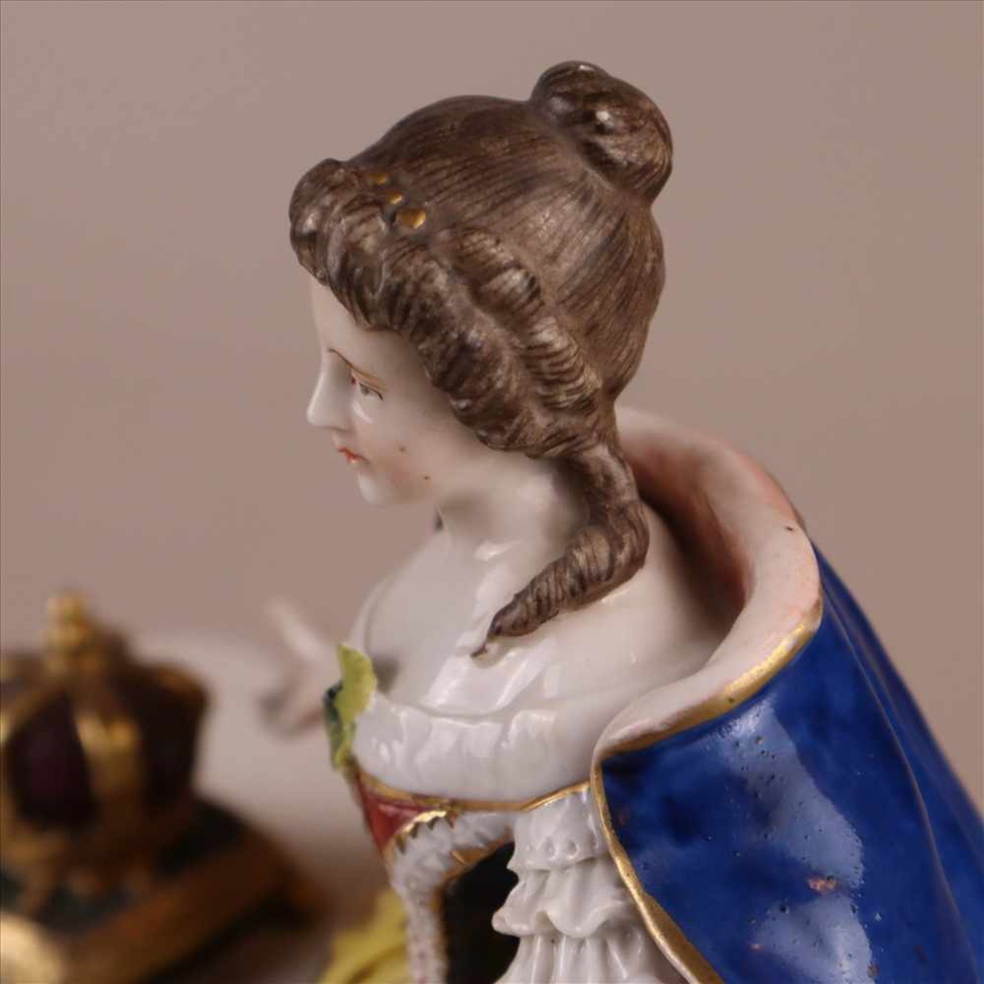 Porzellanskulptur "Königin" - Ludwigsburg, unterglasurblaue Manufakturmarke 1793-95, - Bild 4 aus 14
