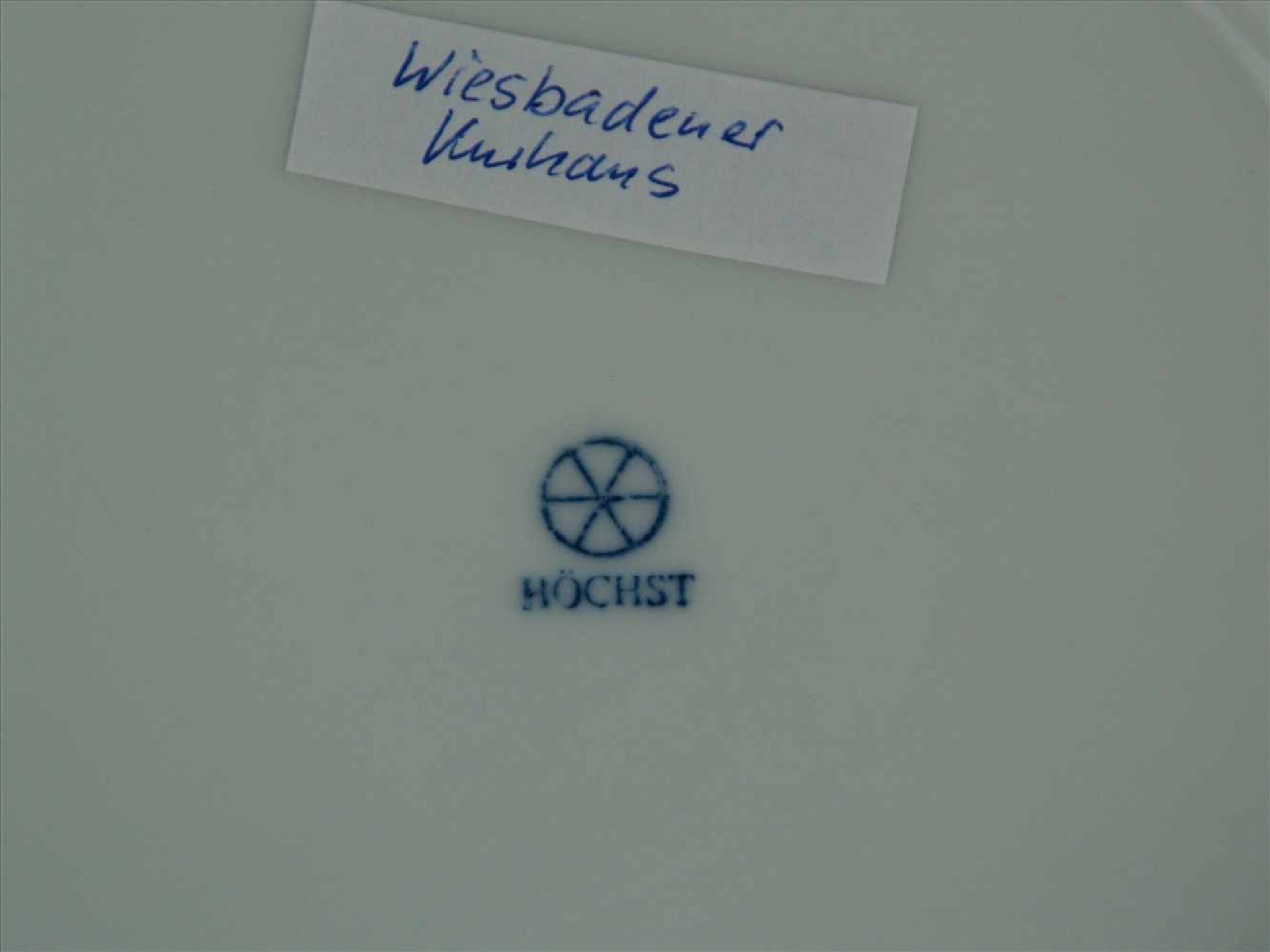 Deckeldose - Hoechst blaue Radmarke, 20.Jh., weißer Scherben/Biskuitporzellan, Deckel mit - Bild 2 aus 2