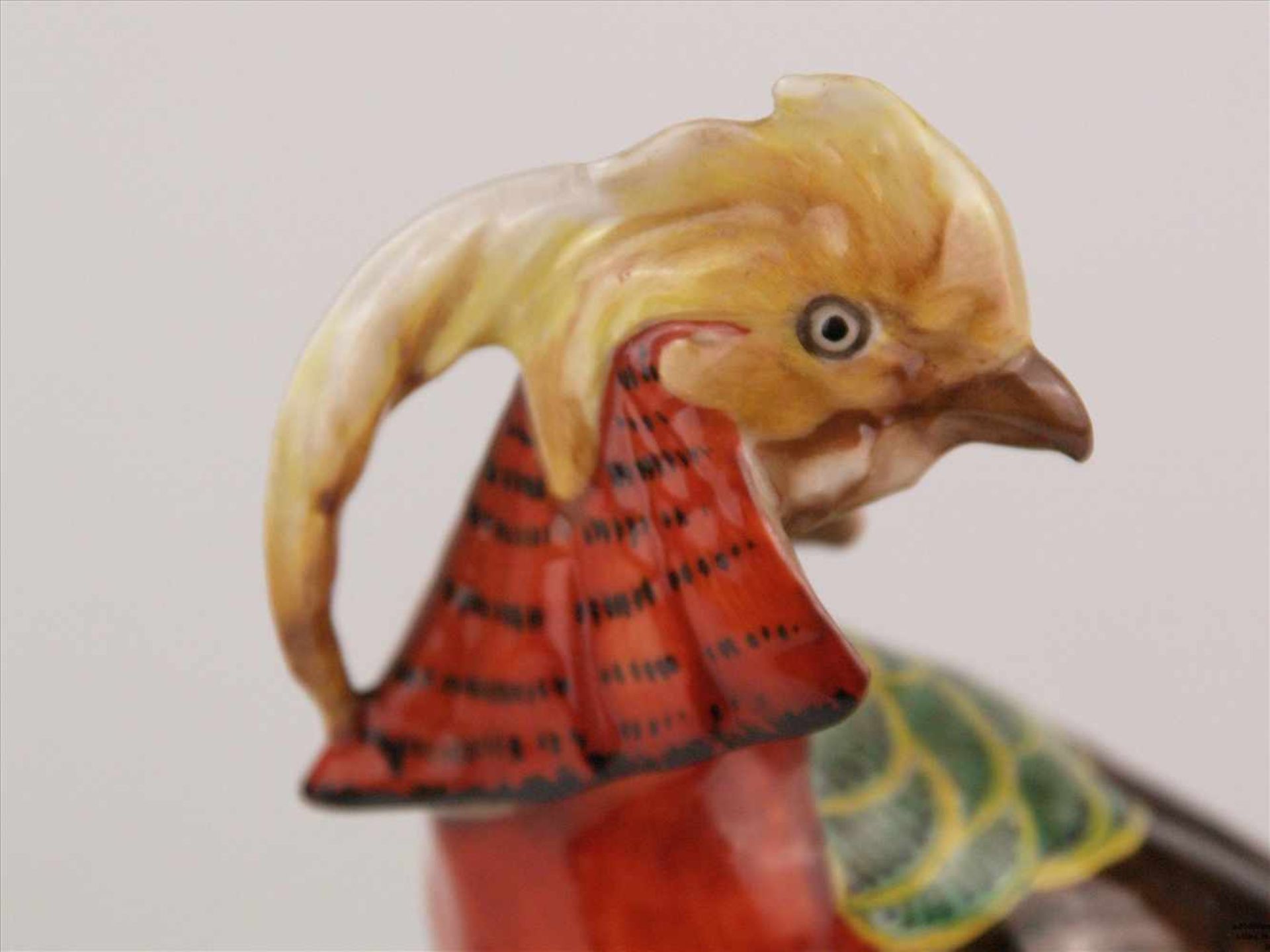 Porzellan-Vogelfigur "Goldfasan" - Hutschenreuther, grüne Löwenmarke, 1 Schleifstrich, filigran - Bild 4 aus 8