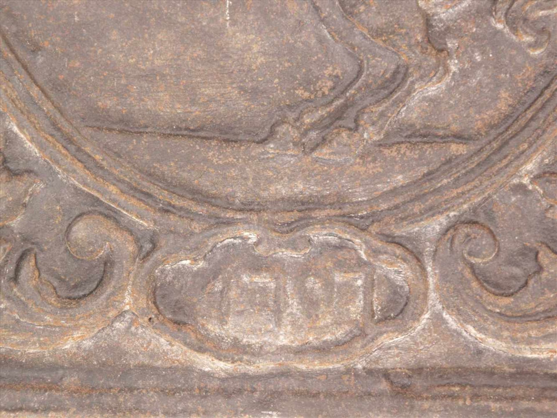 Barocke Kaminplatte - Eisenguss, in der Kartusche datiert "1707", rechteckige schwere Kamin- / - Bild 8 aus 9