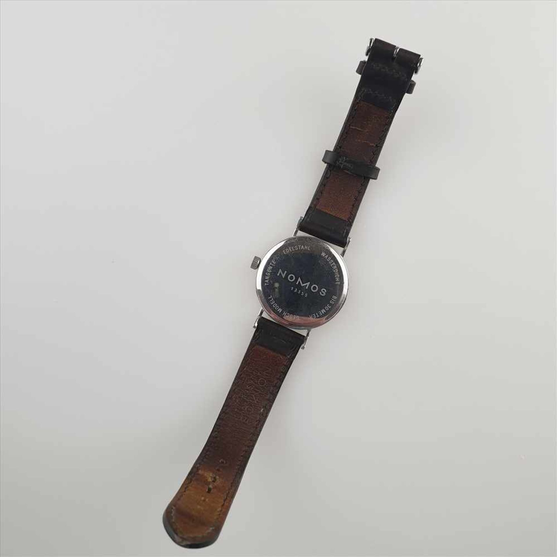 Herrenarmbanduhr "Nomos" - Modell "Tangente", Edelstahl-Gehäuse, Saphirglas, Handaufzug, arabische - Bild 3 aus 4