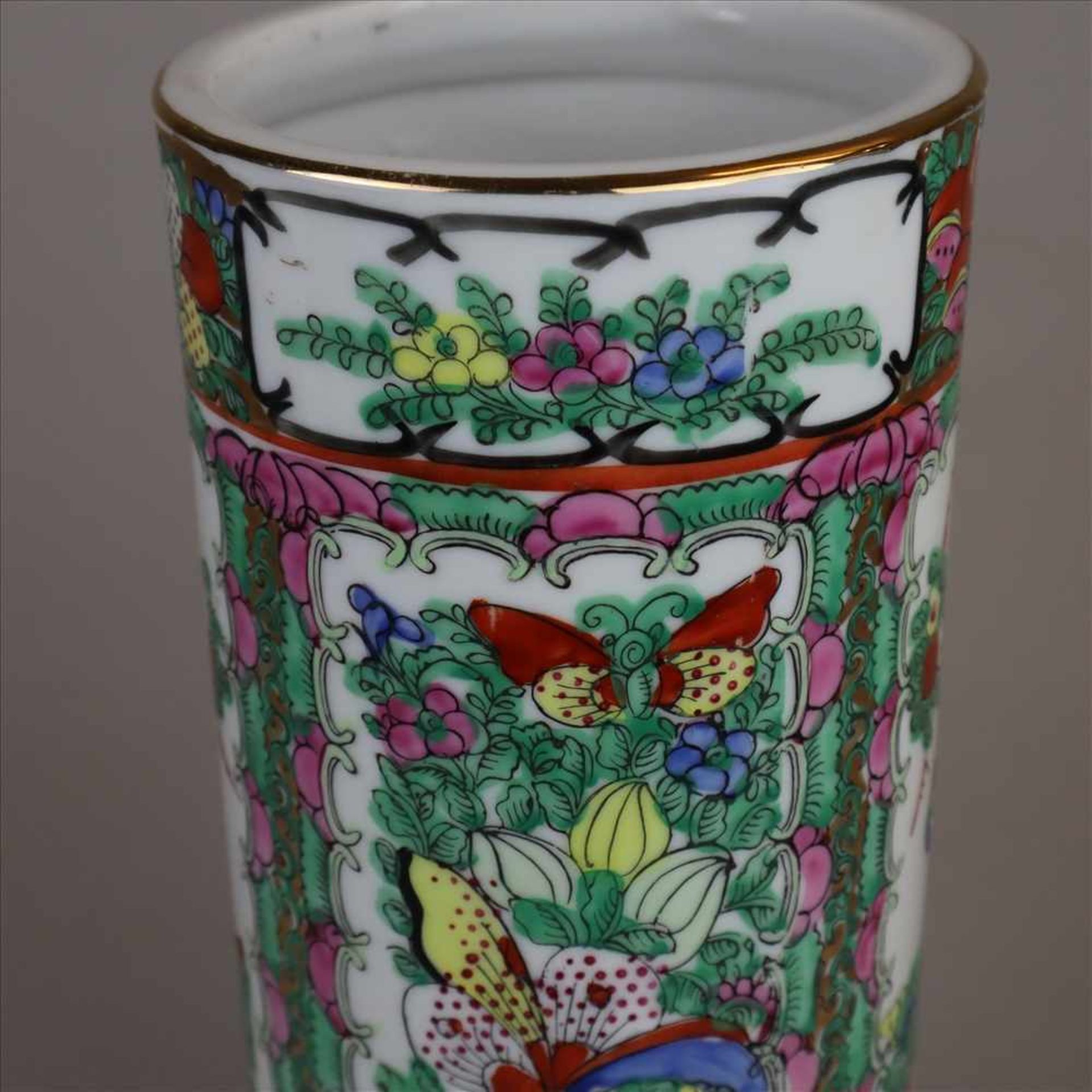 "Rose Medaillon"-Hutständer und -Schale - Porzellan, China 20.Jh., charakteristischer floraler Dekor - Bild 8 aus 11