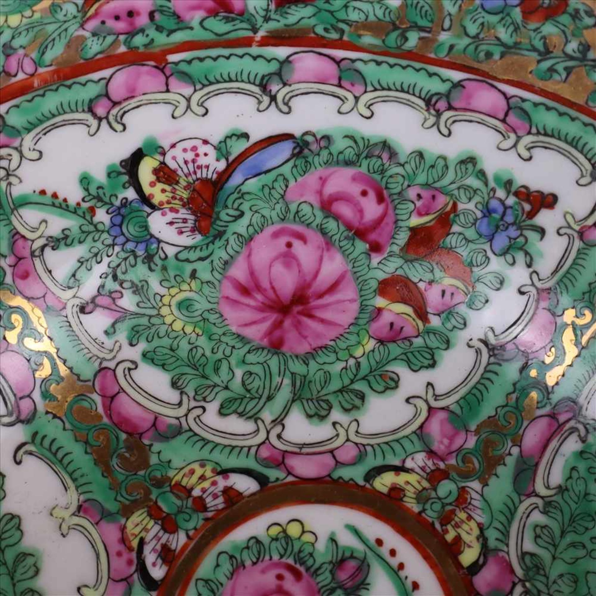 "Rose Medaillon"-Hutständer und -Schale - Porzellan, China 20.Jh., charakteristischer floraler Dekor - Bild 4 aus 11