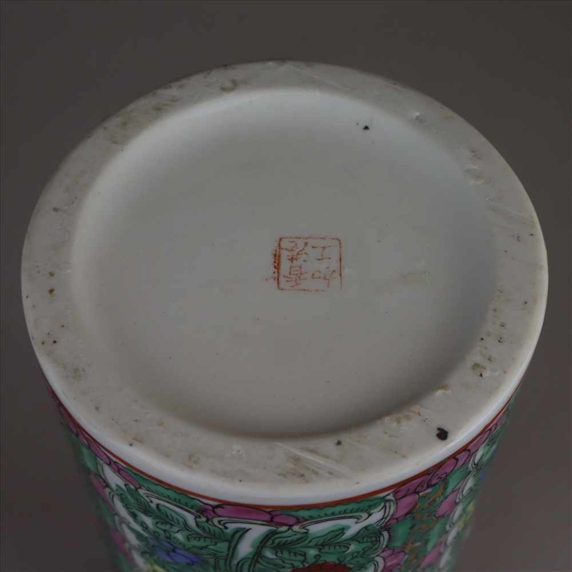 "Rose Medaillon"-Hutständer und -Schale - Porzellan, China 20.Jh., charakteristischer floraler Dekor - Bild 11 aus 11