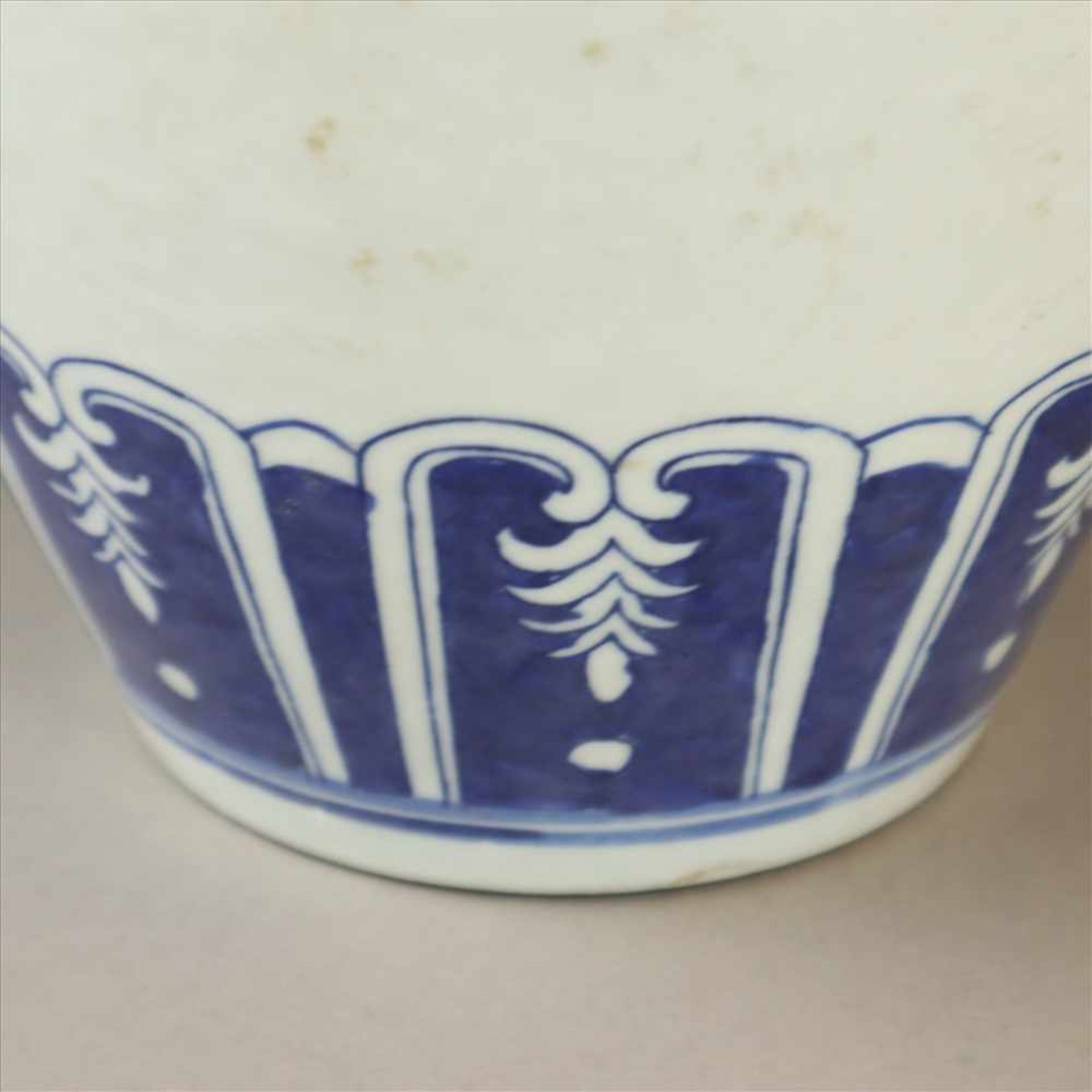 Balustervase - China, Bemalung in Unter-und Aufglasur mit Vogel auf blühendem Strauch sowie - Bild 7 aus 9