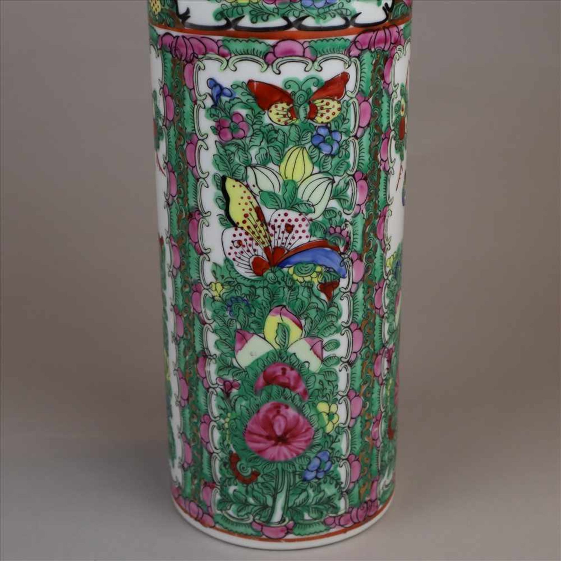 "Rose Medaillon"-Hutständer und -Schale - Porzellan, China 20.Jh., charakteristischer floraler Dekor - Bild 9 aus 11