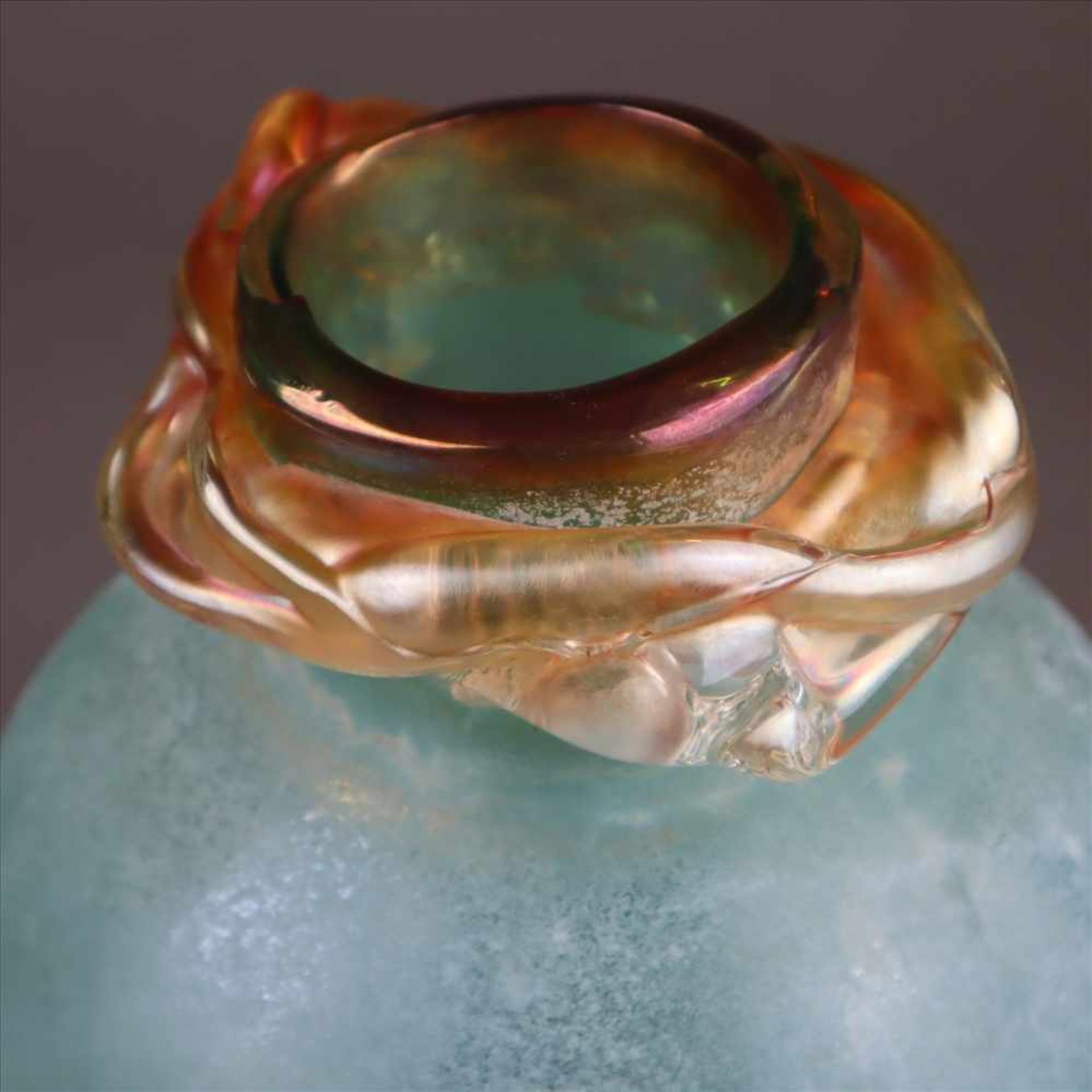 Glasvase - dickwandiges türkisblaues Glas mit satinierter Oberfläche, Hals mit aufgelegtem - Bild 2 aus 5