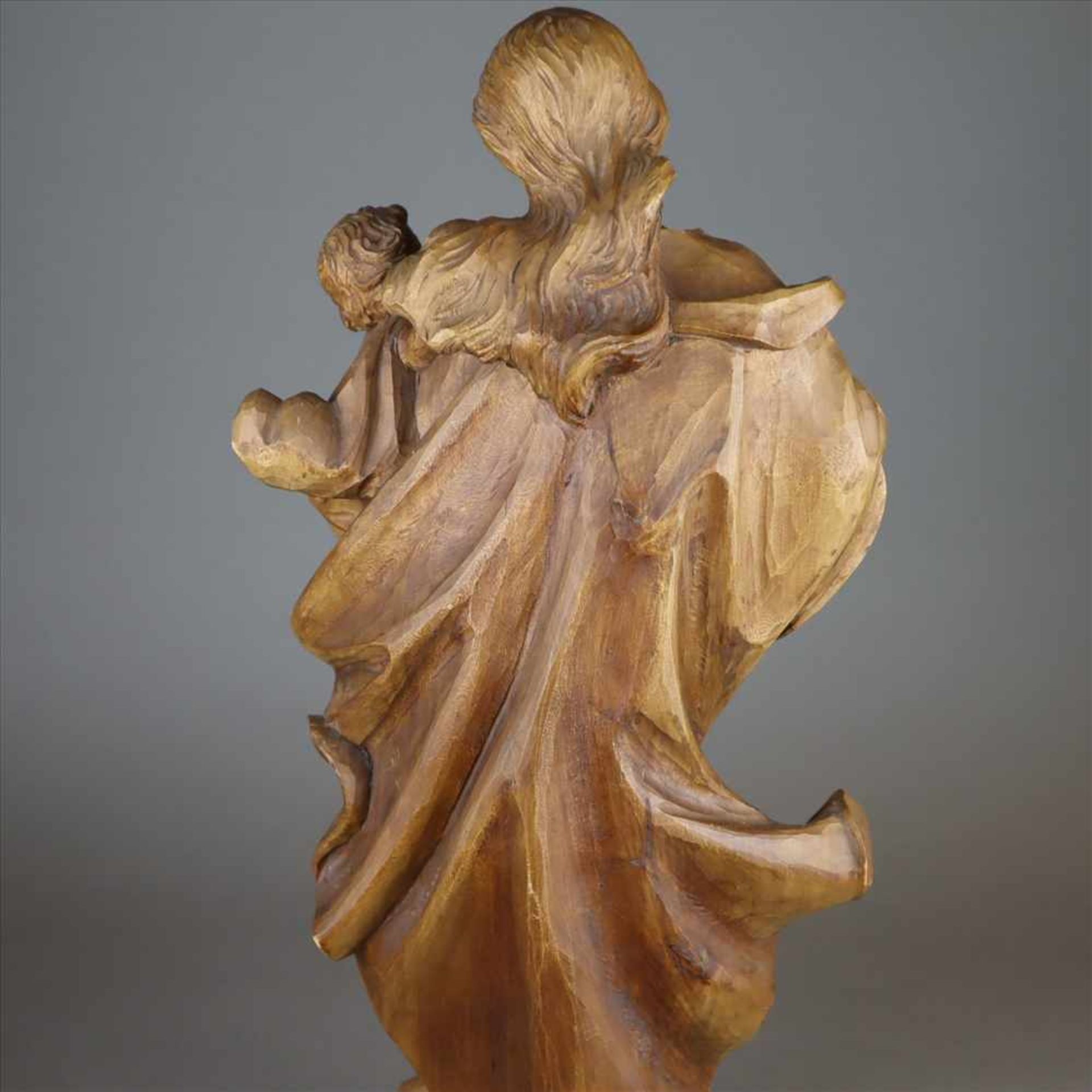 Madonna mit Kind - 20. Jahrhundert, Holz, vollrund geschnitzte Darstellung der Maria, den - Bild 8 aus 9