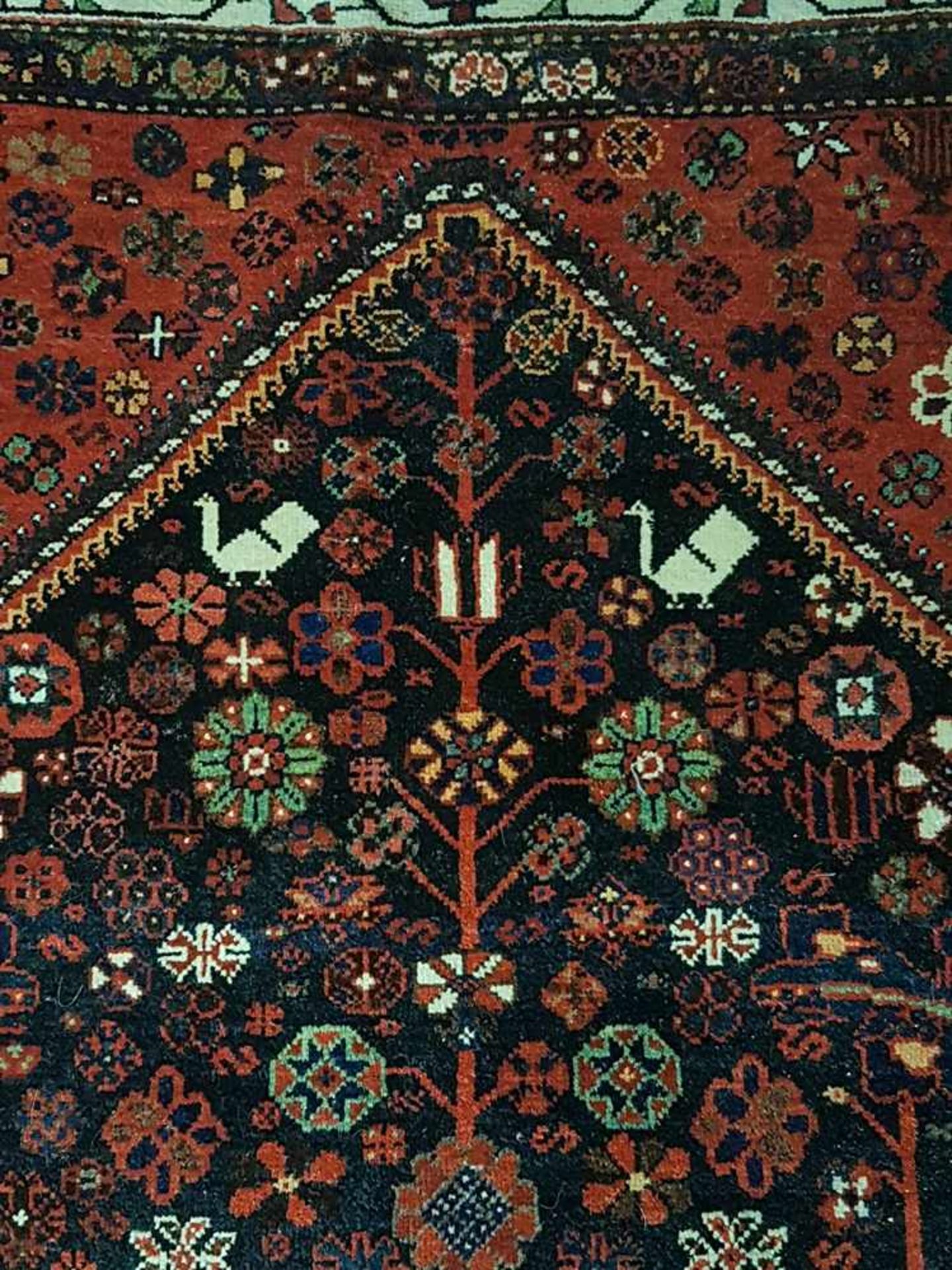 Orientteppich - Wolle, rotgrundig, floraler und ornamentaler Dekor, teils mit Vogelmotiven, mehrfach - Bild 5 aus 7