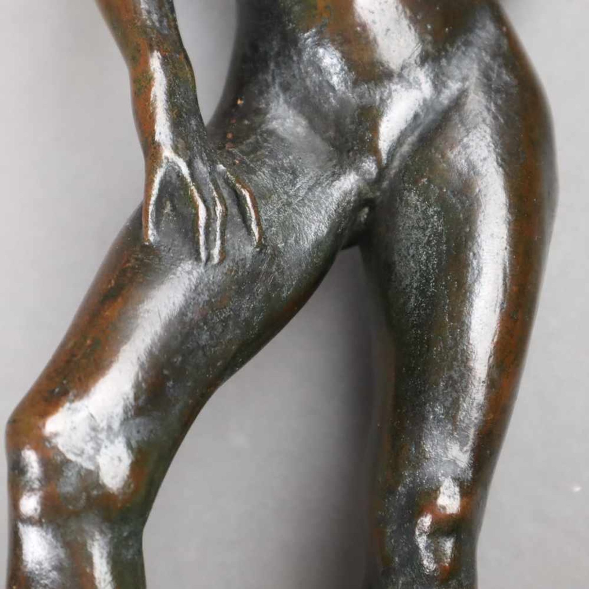 Allmann, Albert (1890 München - 1979, deutscher Bildhauer) - Koketter weiblicher Akt, um 1930, - Bild 4 aus 9