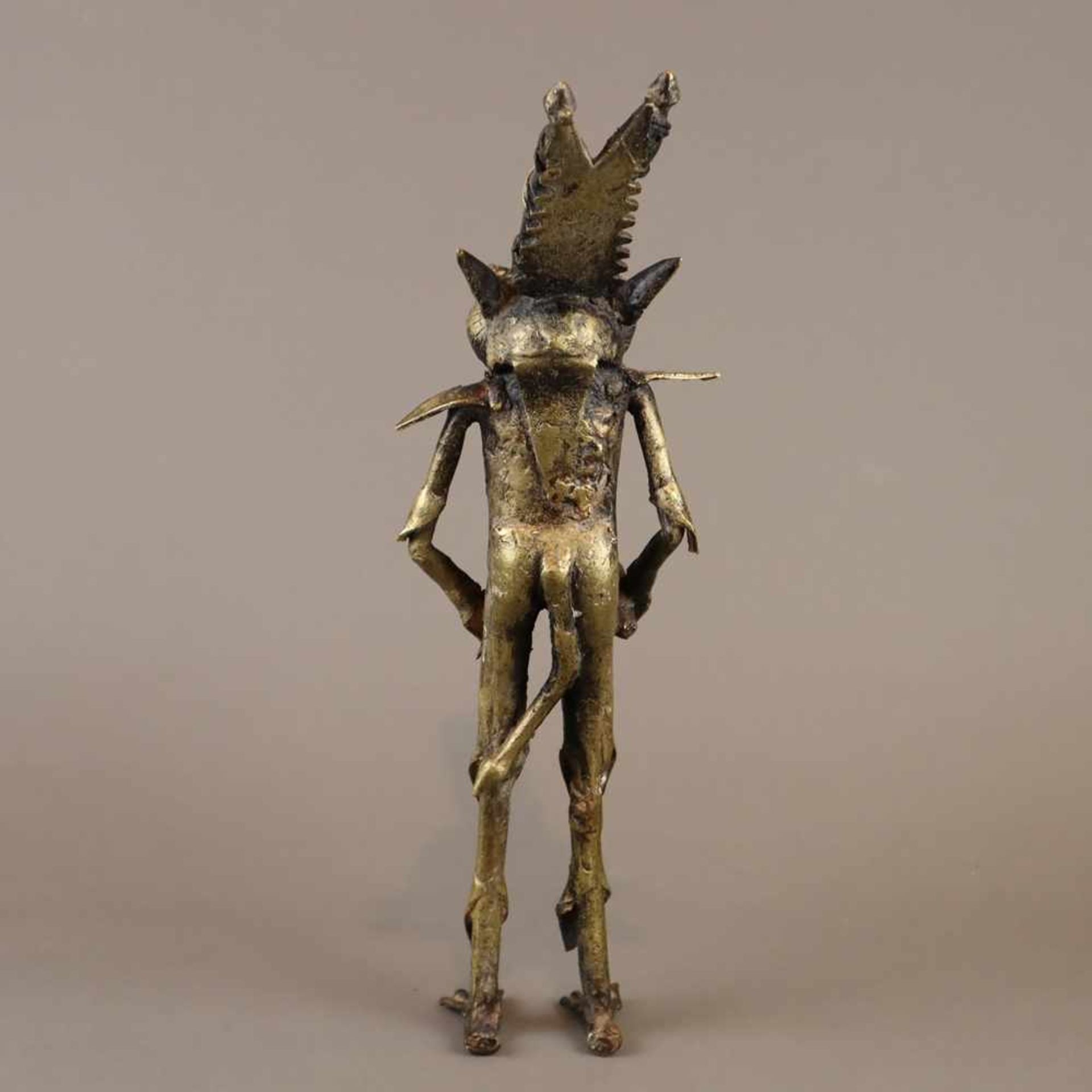 Bronzefigur - Benin, aufrecht stehende Gottheit mit Krokodilkopf und Geweih sowie einem gewundenen - Bild 6 aus 6