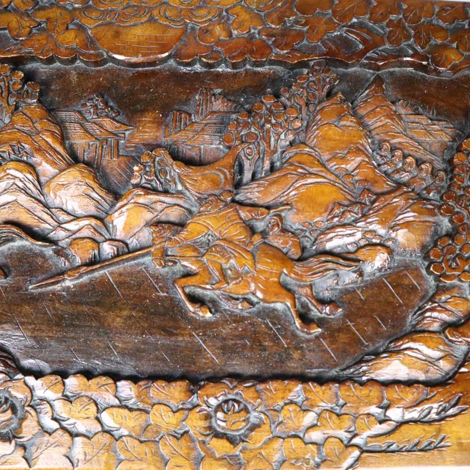 Kleine Truhe - China, Sandelholz, rechteckige Form mit Scharnierdeckel, ringsum reliefartige - Bild 3 aus 14