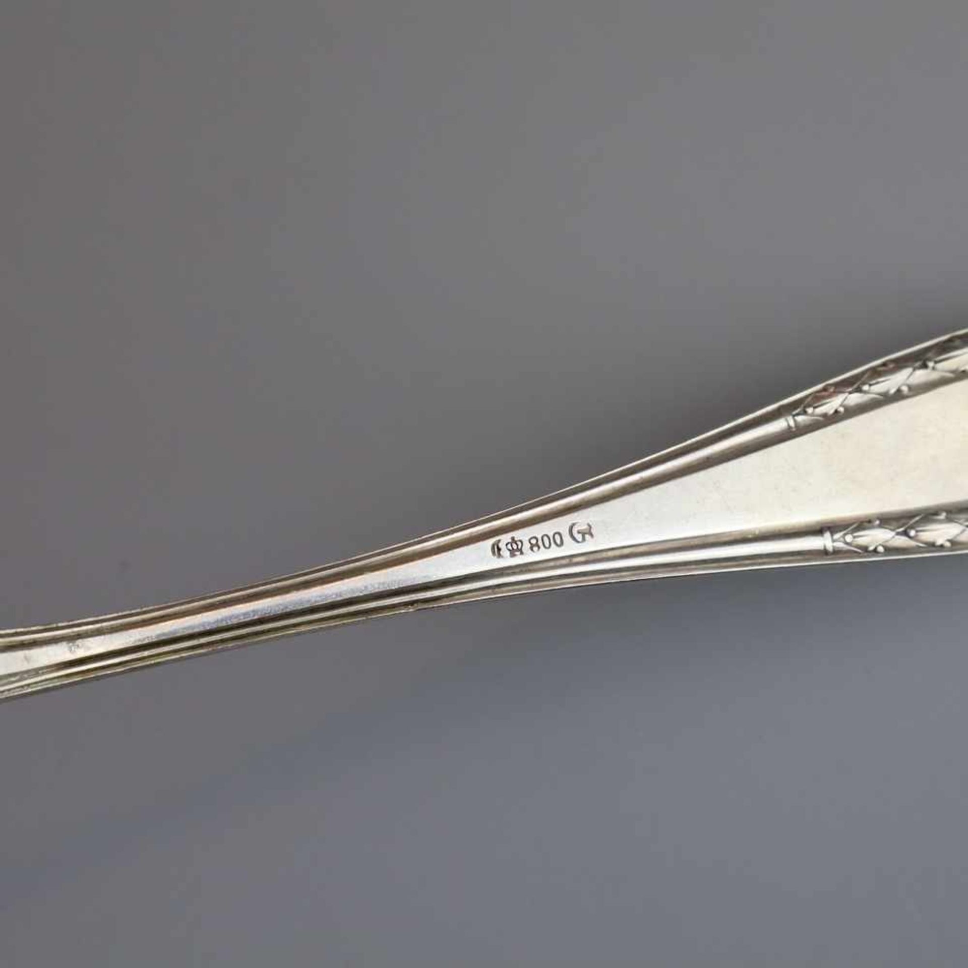 Speisegabeln und Vorlegebesteck - 800er Silber, Punzen: Feingehalt, Halbmond, Krone, - Bild 4 aus 4