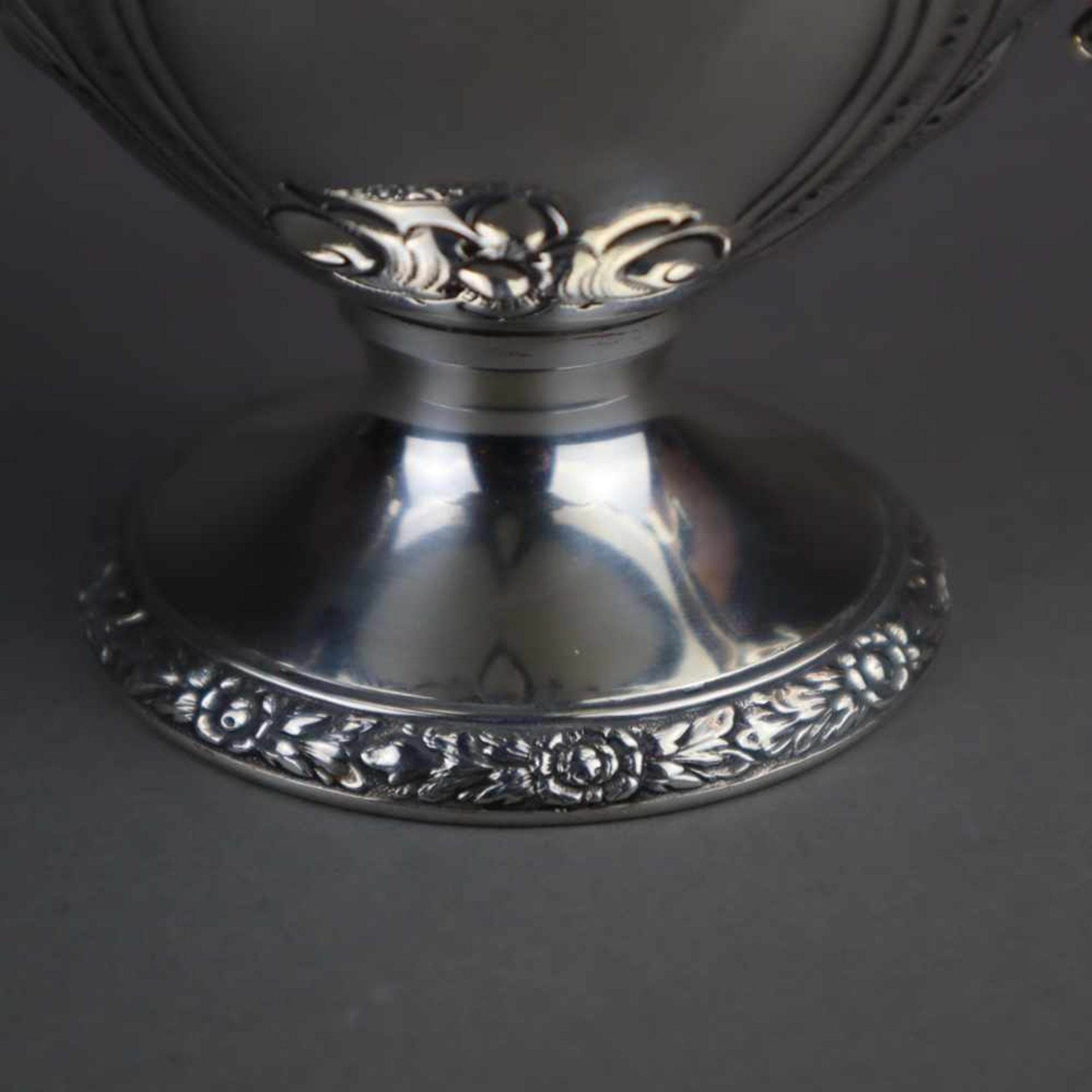 Henkel-Vase - wohl USA, Silber, gestempelt "Artcraft/Sterling/X100/Hand Chased", auf rundem Standfuß - Bild 6 aus 8