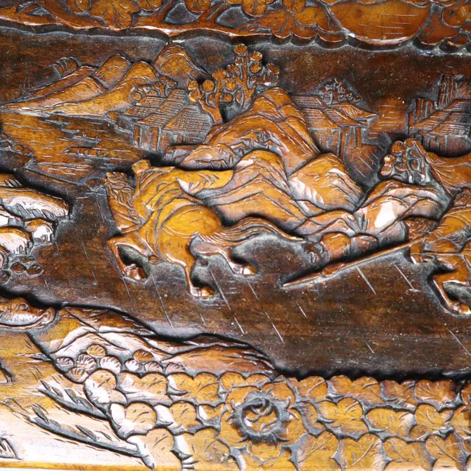 Kleine Truhe - China, Sandelholz, rechteckige Form mit Scharnierdeckel, ringsum reliefartige - Bild 4 aus 14
