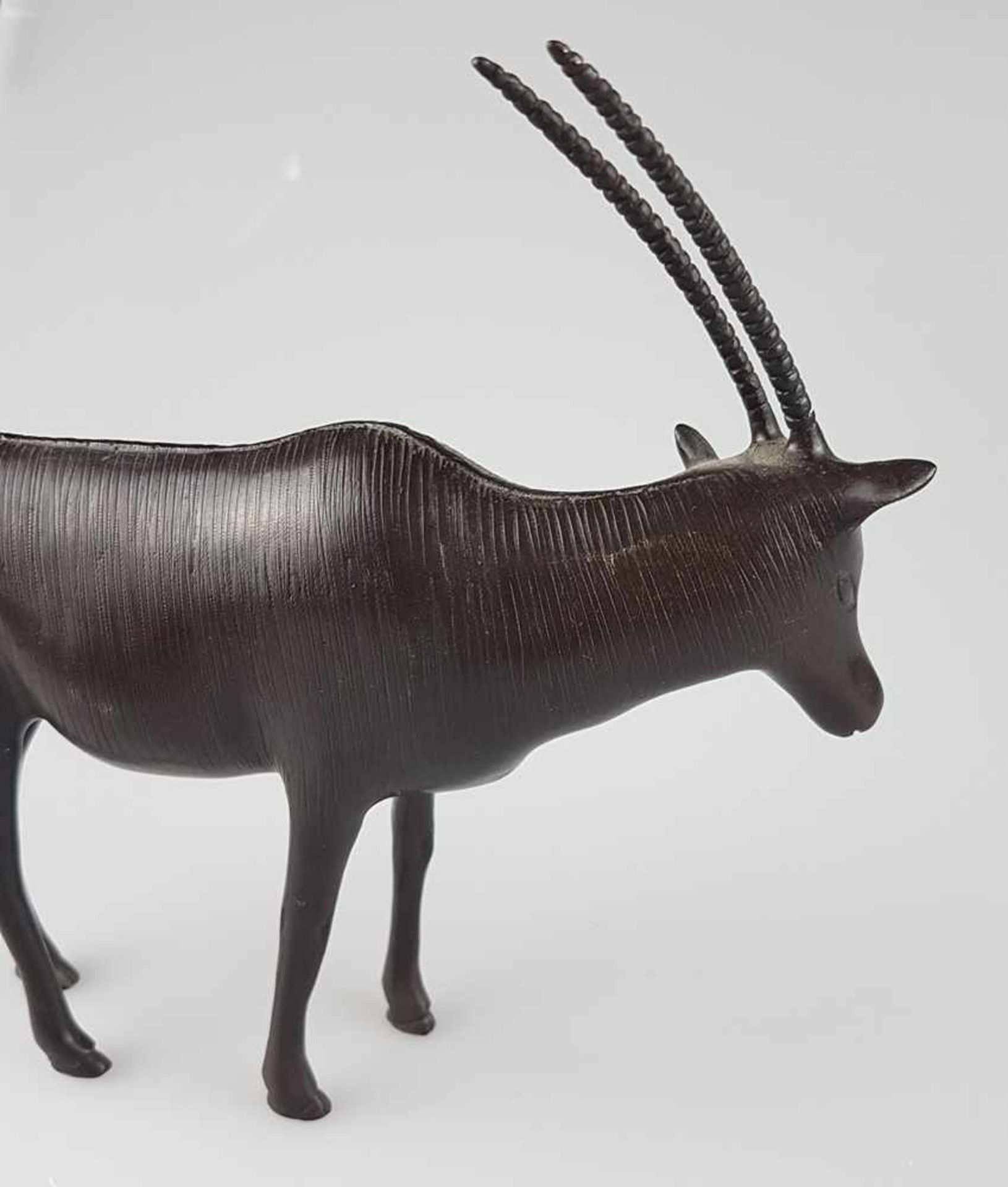 Bronzefigur "Antilope" - vollplastische Darstellung, ungesockelt,H./L.ca.17,5cm- - -18.50 % buyer' - Bild 4 aus 8