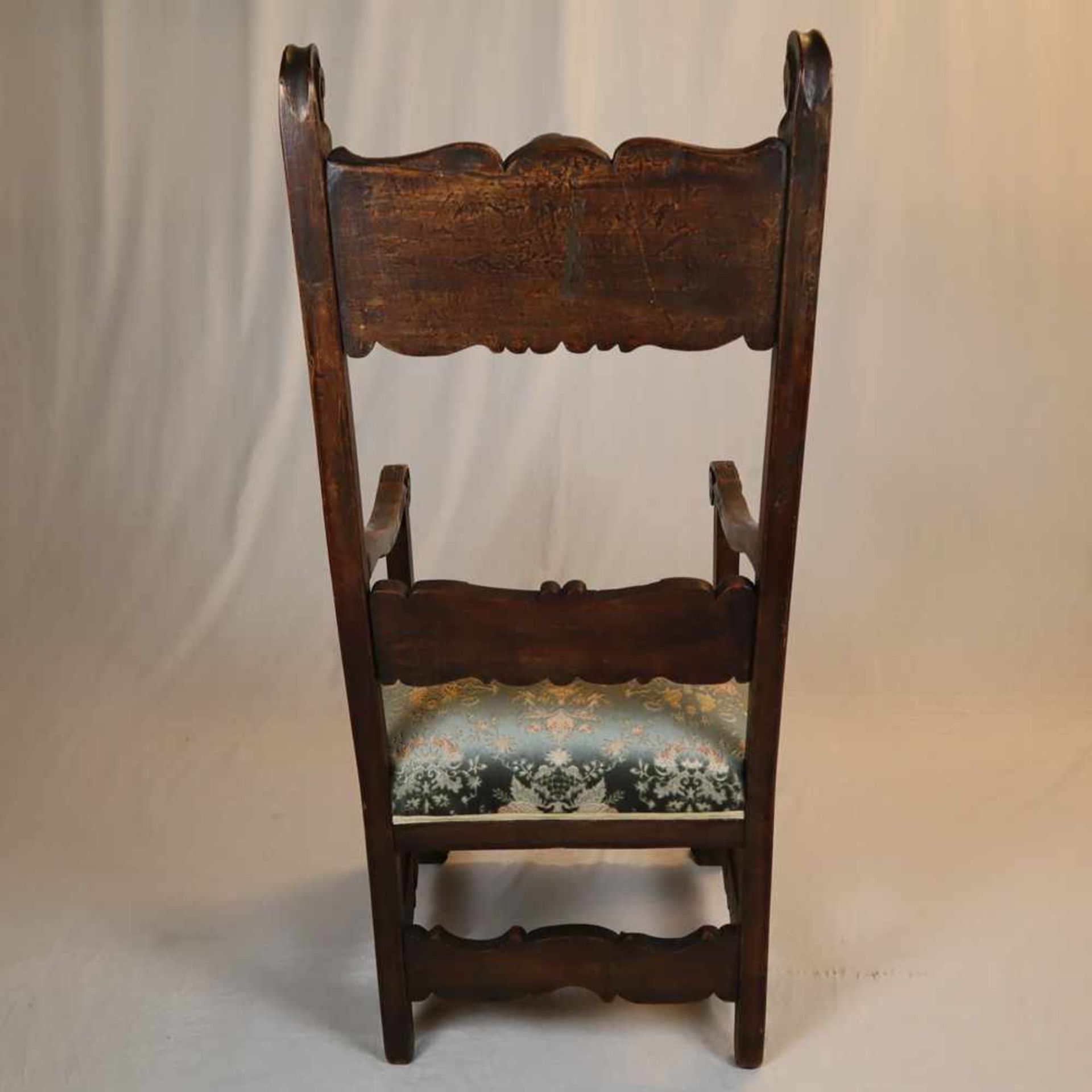Abtsessel - historistischer Armlehnstuhl, Holz, reich beschnitzt mit Fabeltieren, Rankenwerk sowie - Bild 13 aus 15