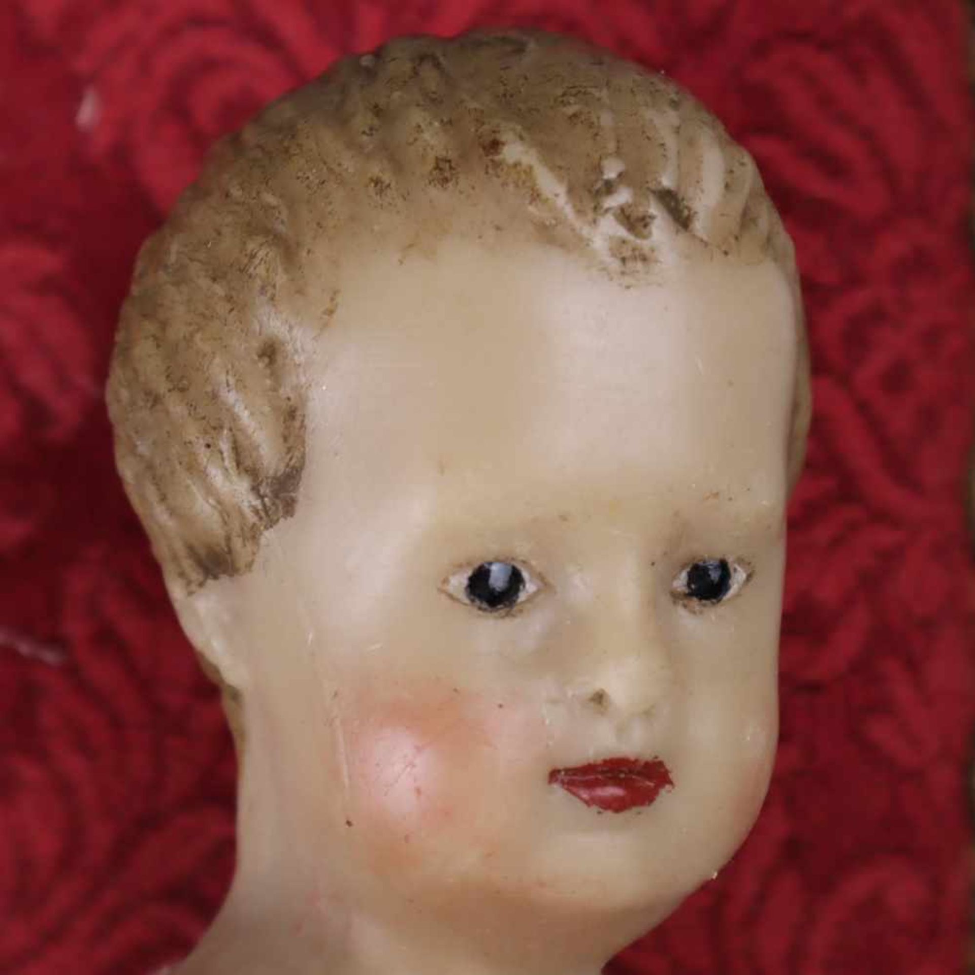 Fatschenkind - Kopf aus Wachs, farbig gefasst, Wickelung mit Stoff und (Gold-)spitze sowie - Bild 6 aus 6