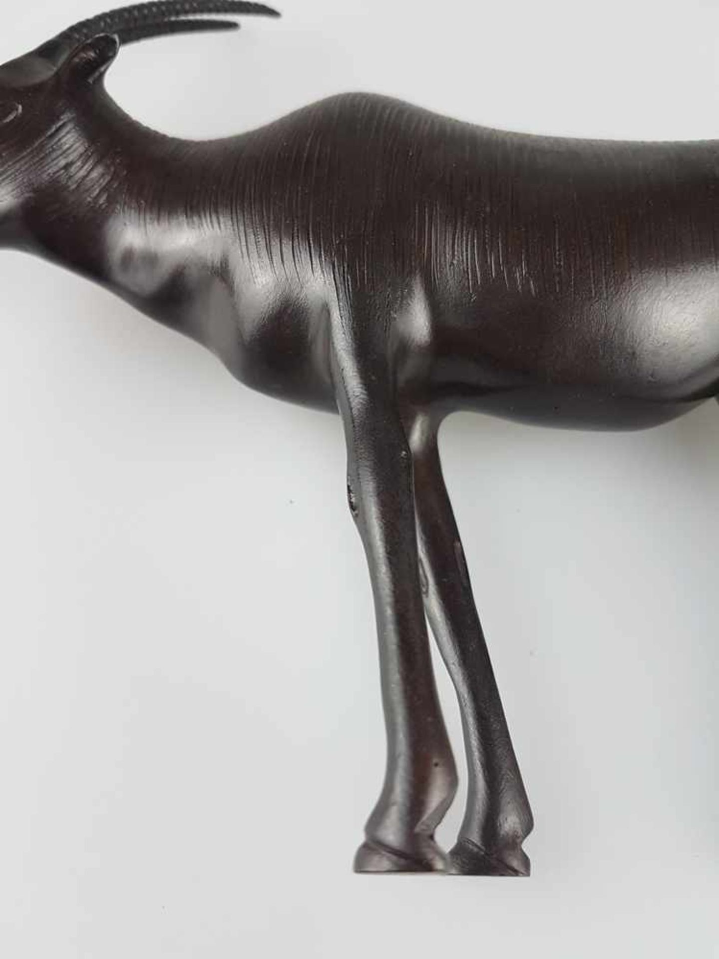 Bronzefigur "Antilope" - vollplastische Darstellung, ungesockelt,H./L.ca.17,5cm- - -18.50 % buyer' - Bild 8 aus 8